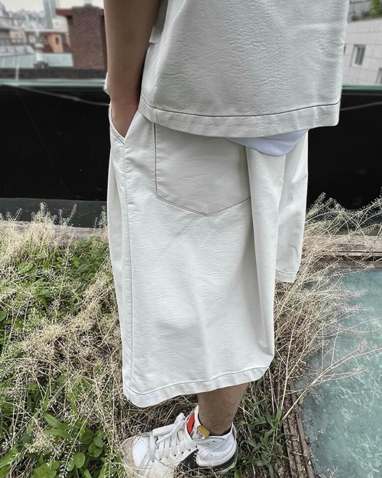 合成皮短褲 P2526