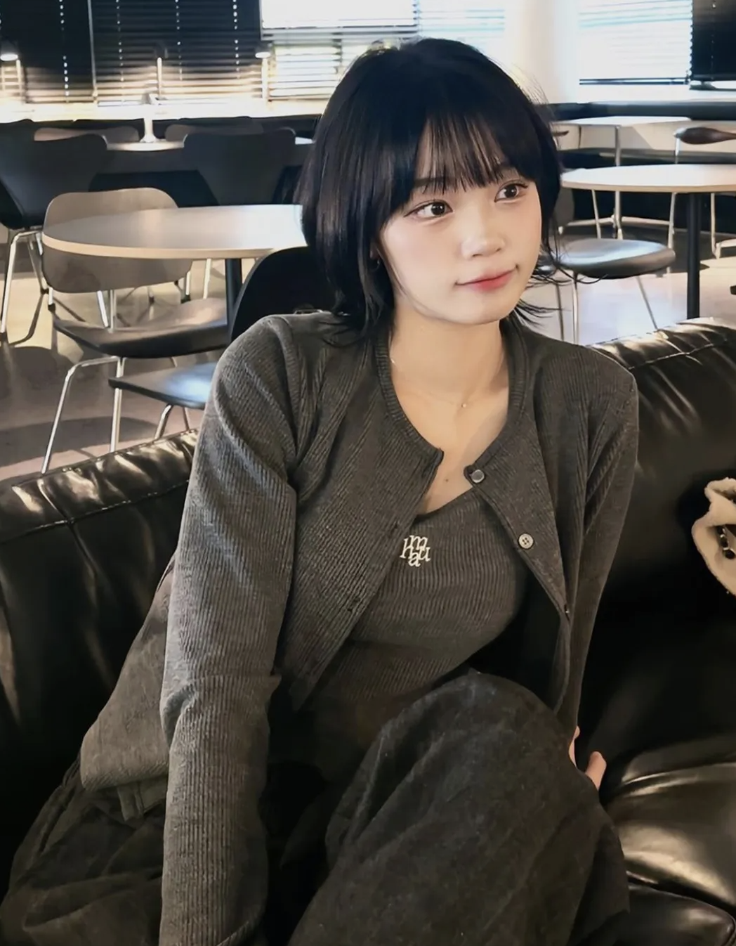 韓國🇰🇷連線 Muah Muah 刺繡小背心+修身針織開襟衫套裝 兩件套 刺繡 無袖小背心 開襟衫 針織衫 長袖 7色 (任買兩件711免運)/預購