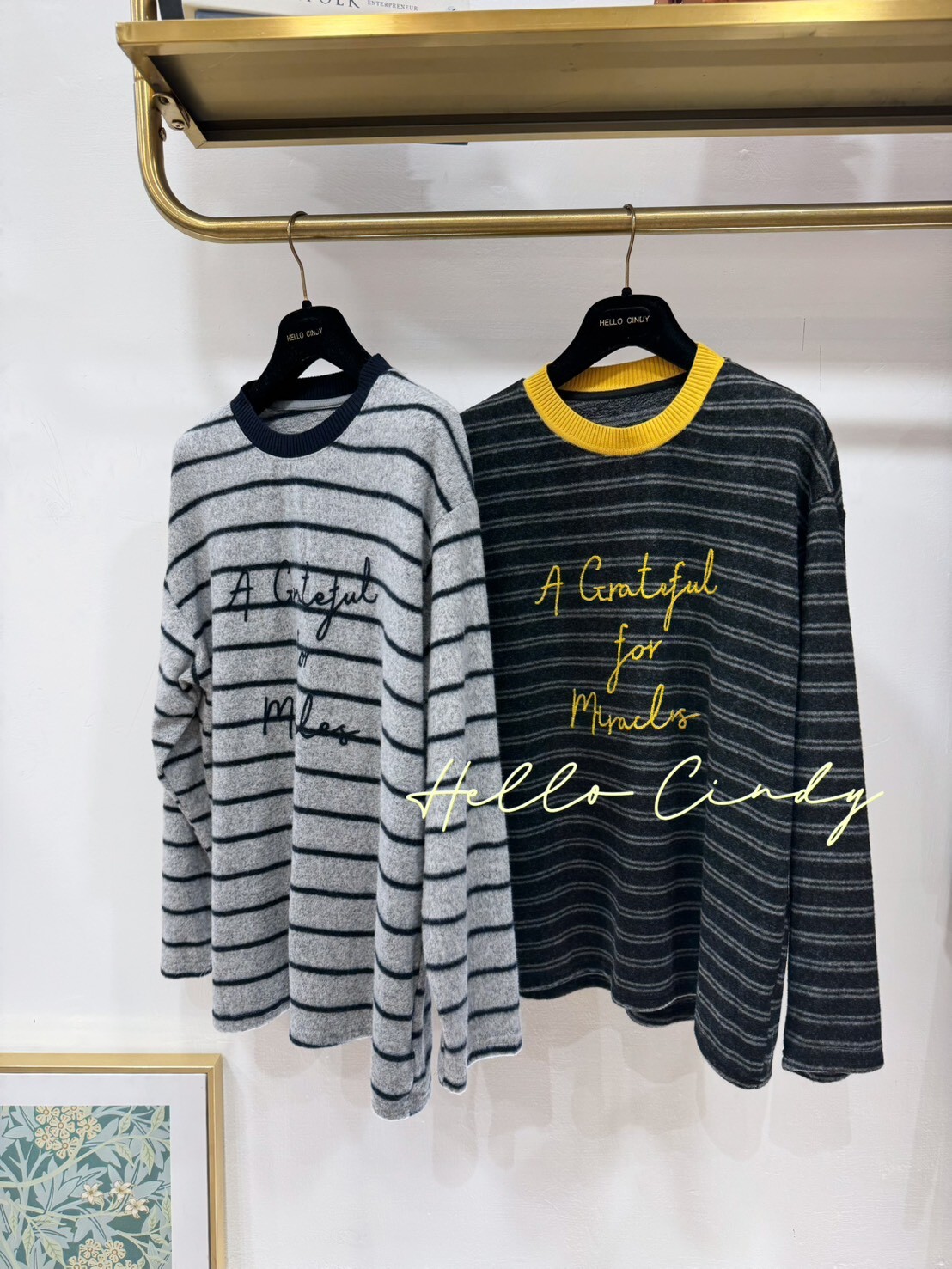 B11084 輕毛感刺繡條紋撞色柔軟上衣