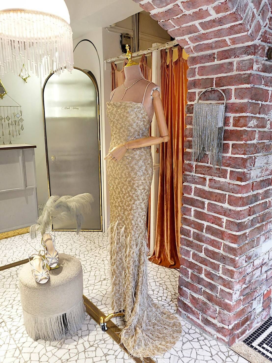 Nude Glam裸金白色漸層亮片羽毛飾擺長禮服Dress