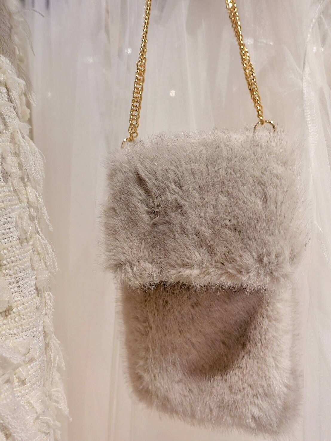 Italy 奶油灰色 Vegan皮草金鏈小包包