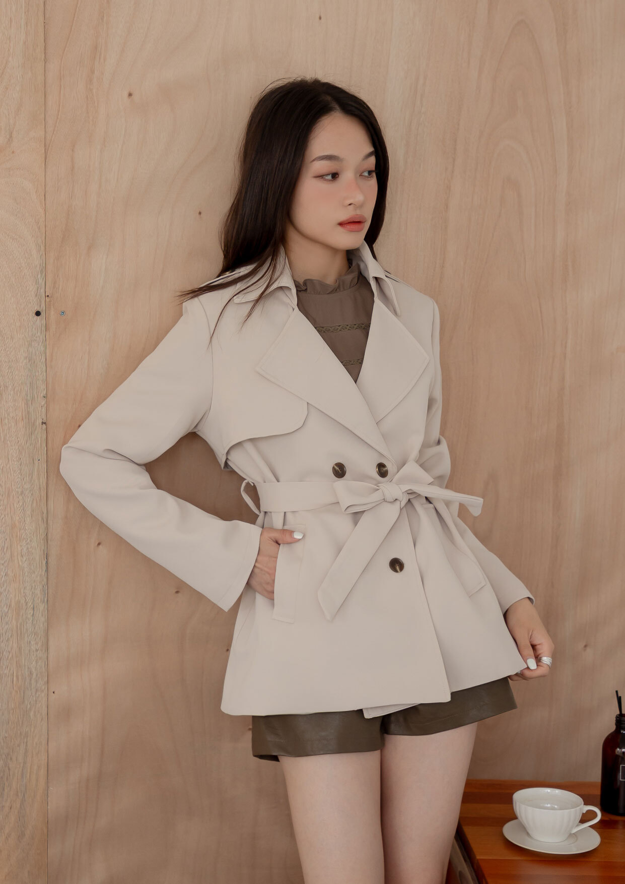 高腰鐵釦皮革短褲