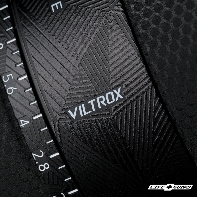 LIFE+GUARD Viltrox AF 85mm F1.4 PRO FE 貼膜遮光罩展示圖，LIFE+GUARD 北歐黑三角風格設計