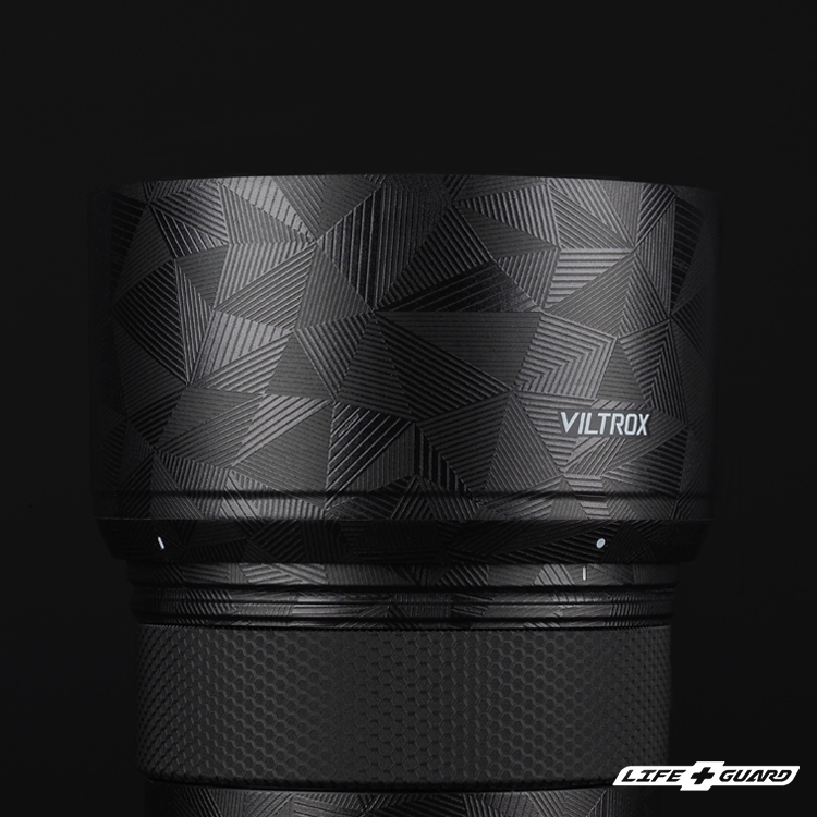 LIFE+GUARD Viltrox AF 85mm F1.4 PRO FE 貼膜遮光罩展示圖，LIFE+GUARD 北歐黑三角風格設計