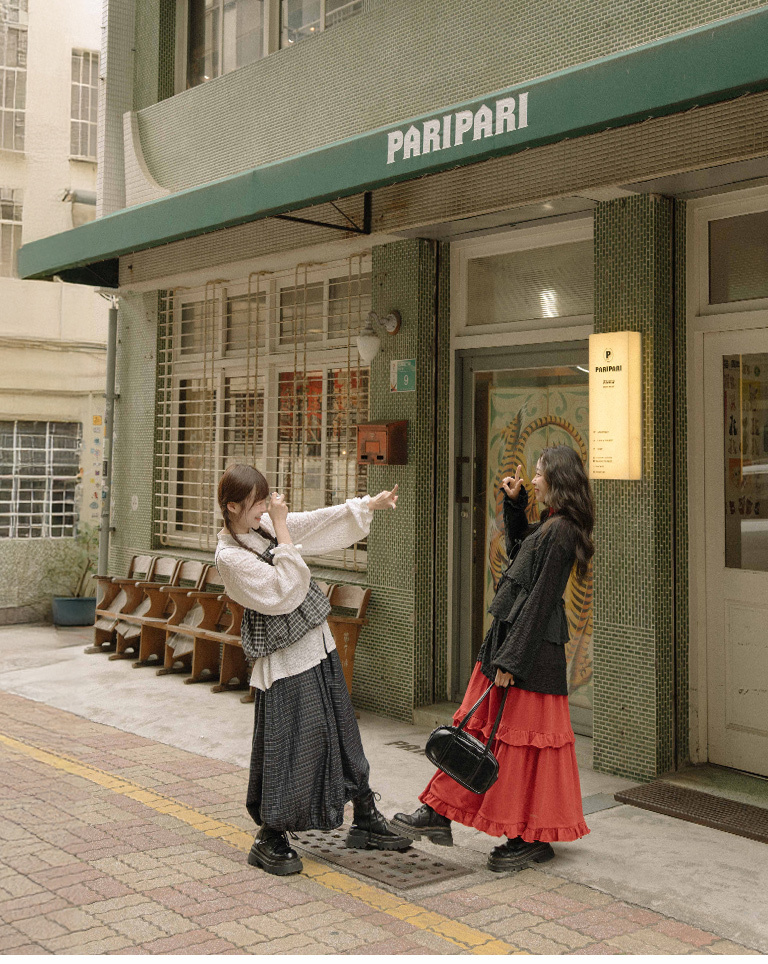 Plaid floral print spaghetti strap blouse/vest, available in two colors.【01099372】in stock+pre-order