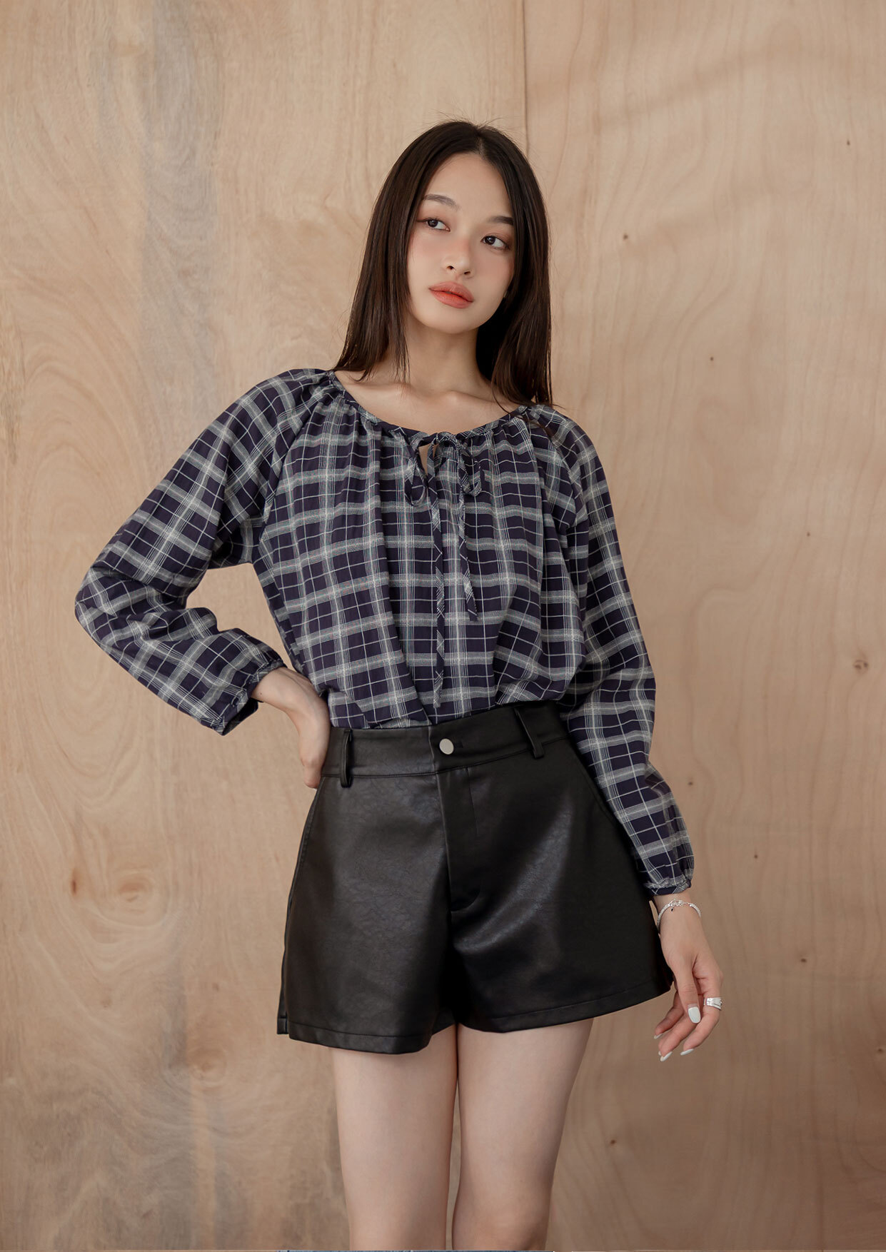 高腰鐵釦皮革短褲