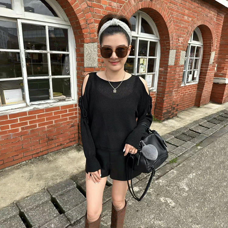 露肩造型針織上衣