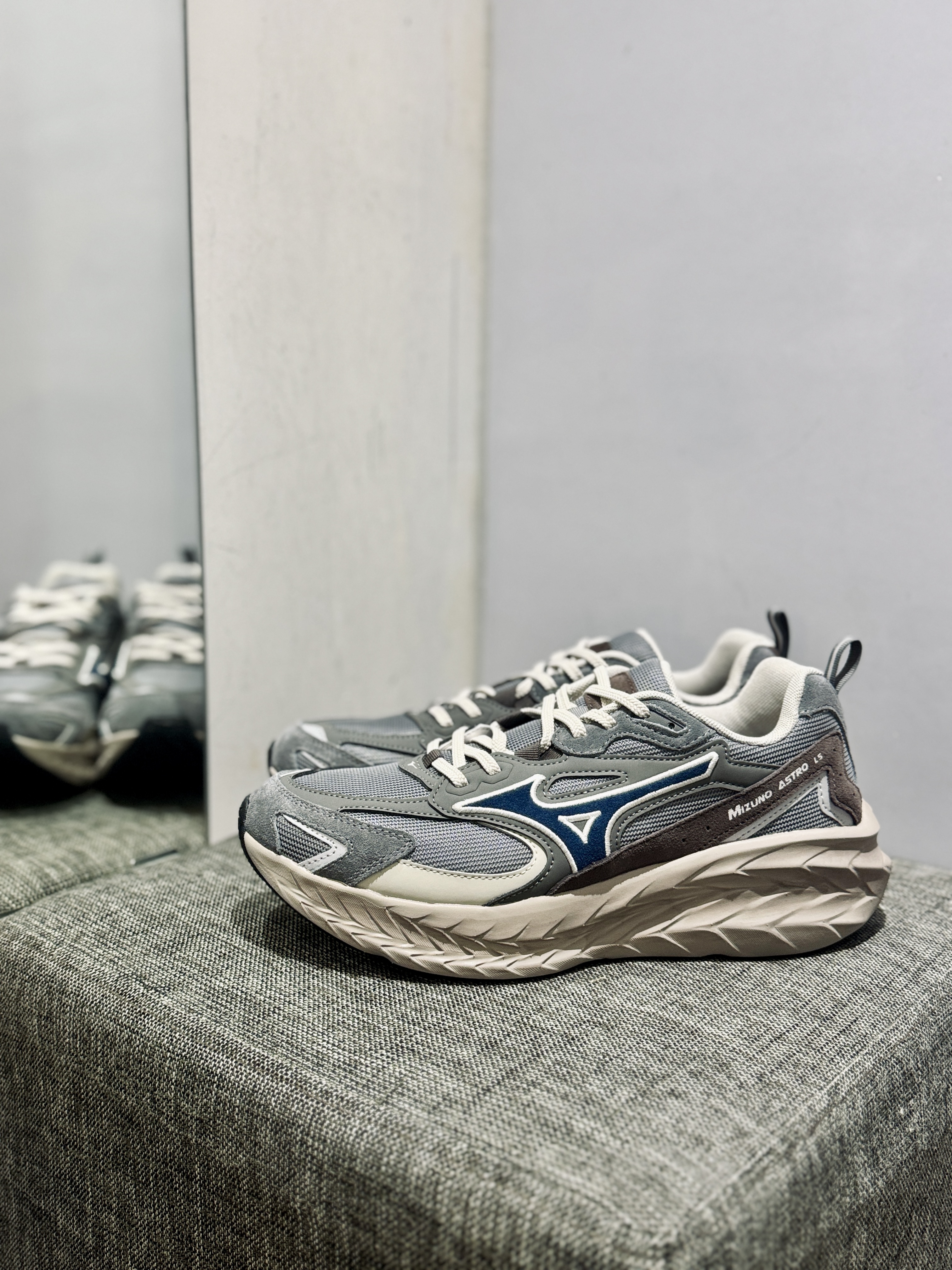 Mizuno Astro LS City Grey