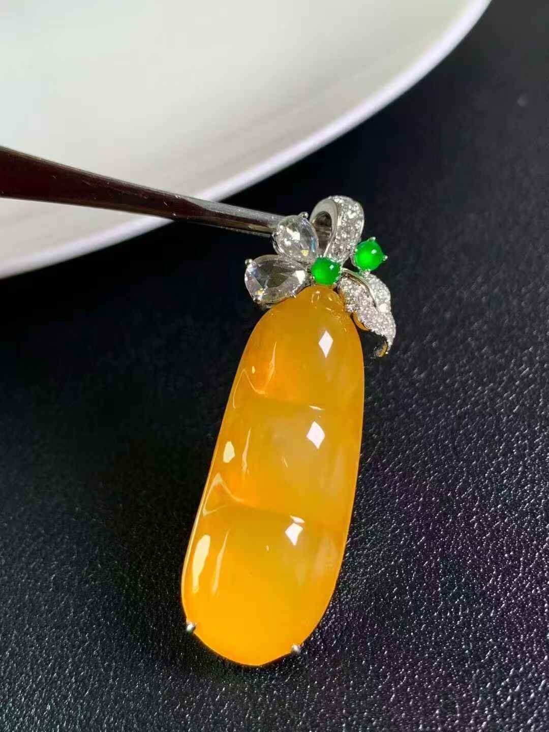 116353 翡翠黃翡福豆吊墜