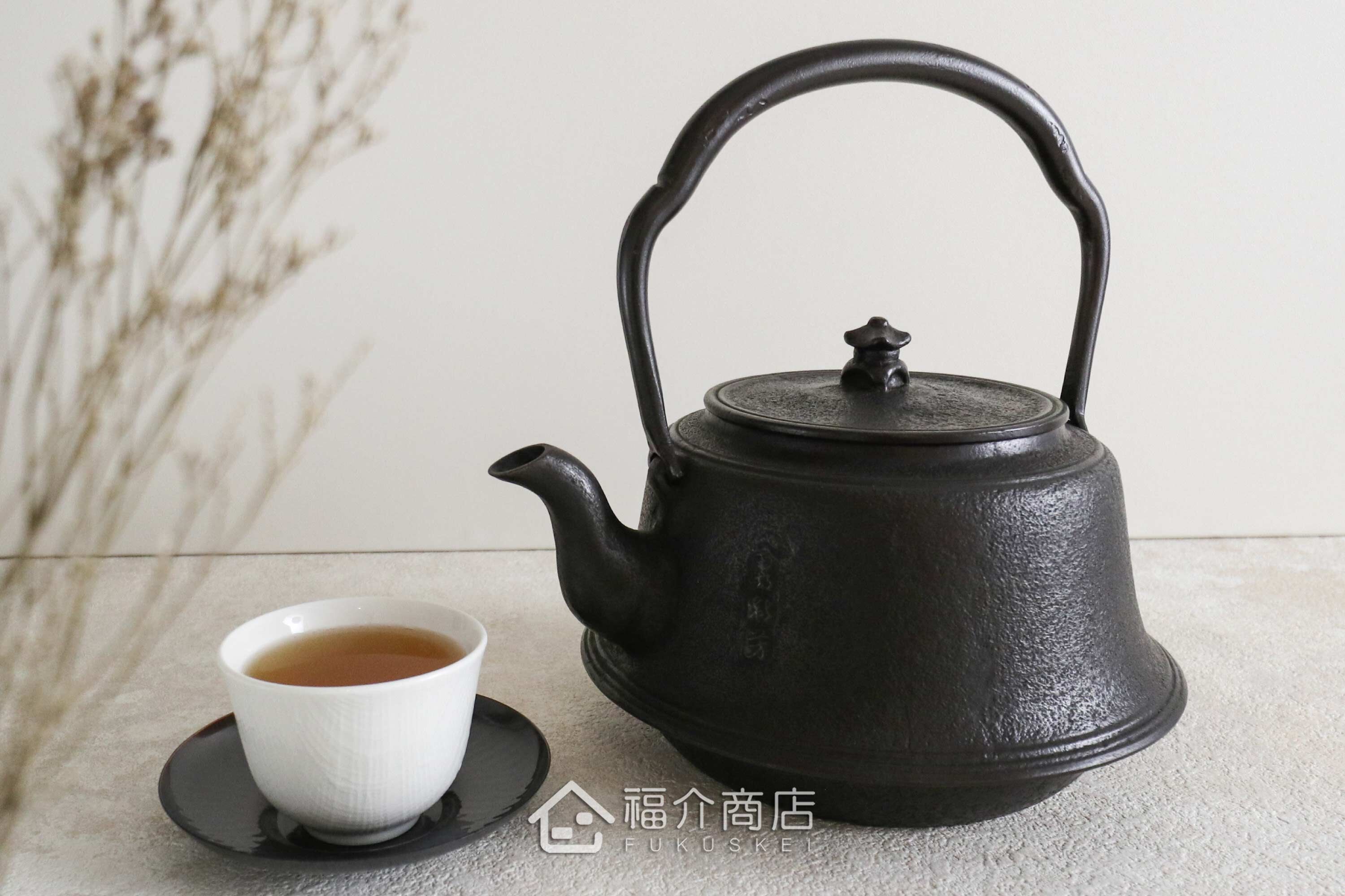 煮水泡茶用的富士型鐵壺