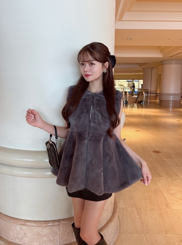 日本GRL 🇯🇵 荷葉邊毛絨傘狀背心 四色