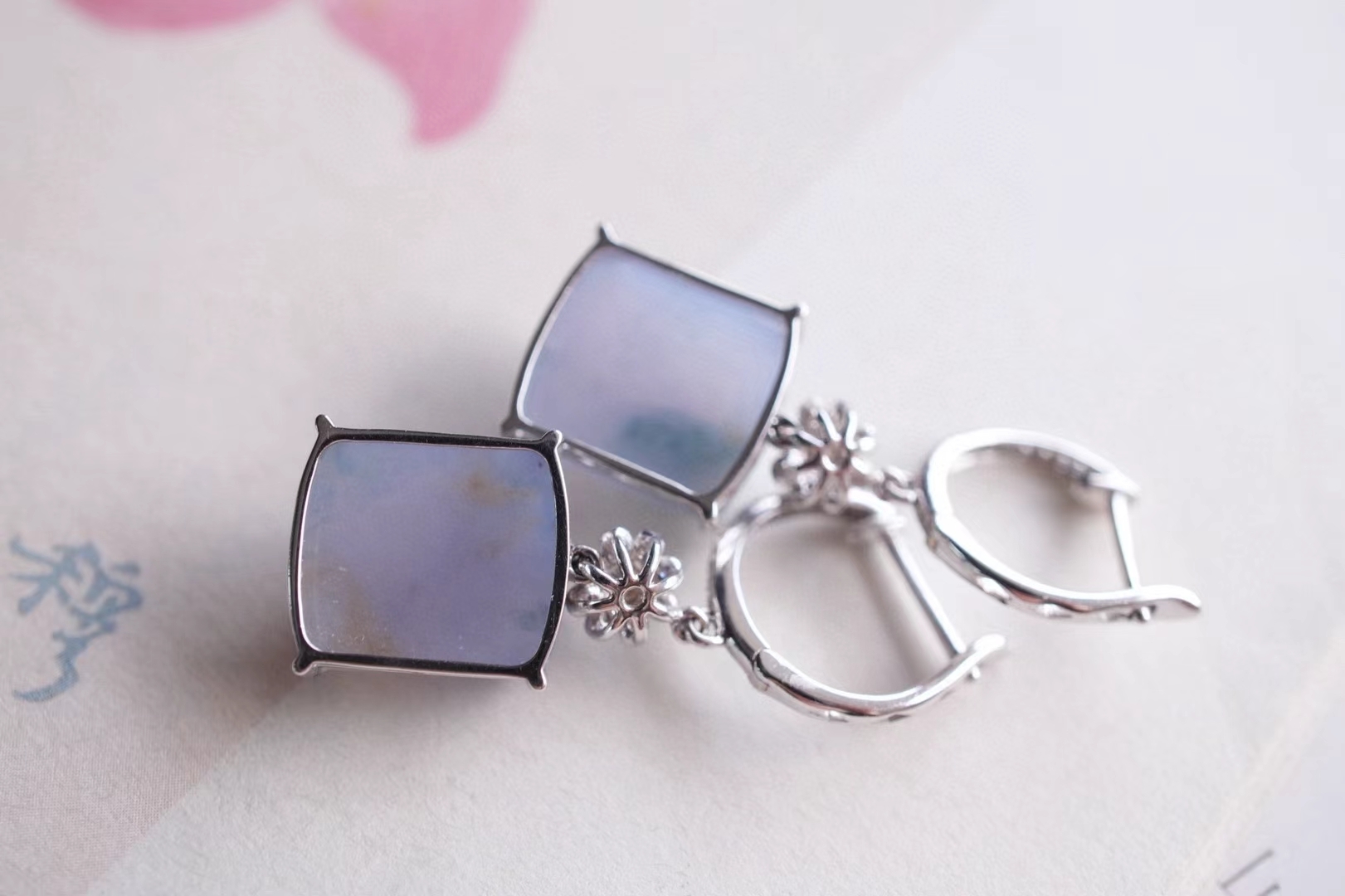 116821 翡翠冰紫羅蘭無事牌耳墜