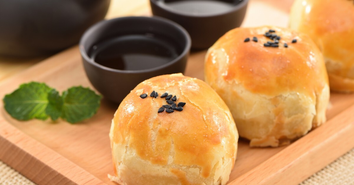 宴麥森林透過台灣烘焙文化為脈絡，找到與燕麥最搭的台味，提到台式烘焙，第一個浮現在多數人腦中的名字，就是「蛋黃酥」。包裹著香酥外皮、綿密豆沙、飽滿金黃蛋黃，一口咬下去，那股濃郁又帶點油香的鹹甜完美平衡，是台灣人從小到大的味覺記憶。