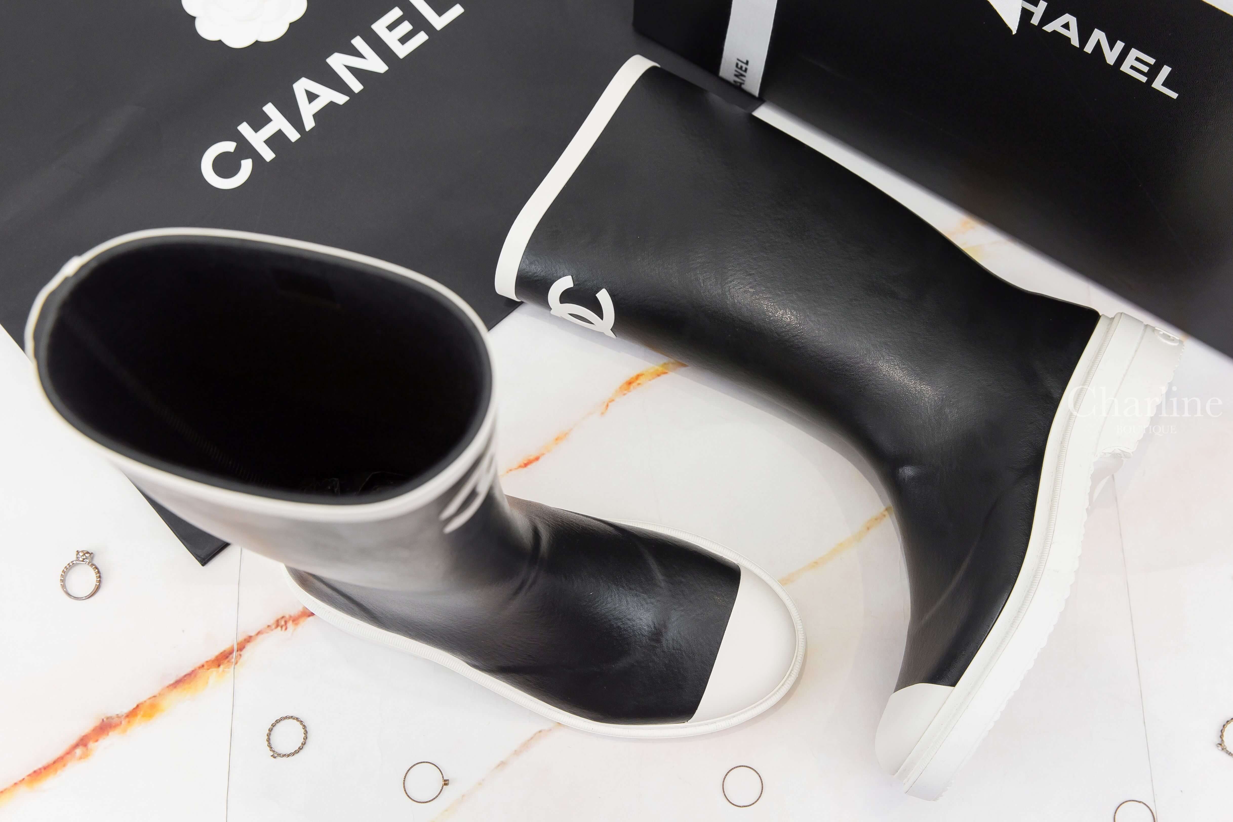 Chanel High Boots 黑色白CC白滾邊後跟字母橡膠雨靴-Charline Boutique 精品代購