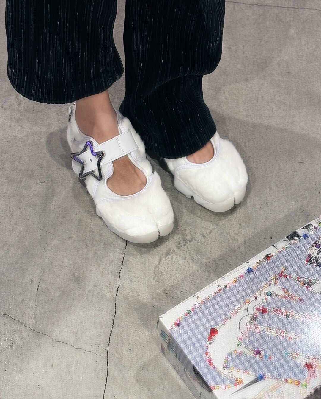 Nike Air Rift 日本限定 冬日雪白 毛絨 星星 瑪莉珍 忍者鞋 分趾鞋 IM6693-111