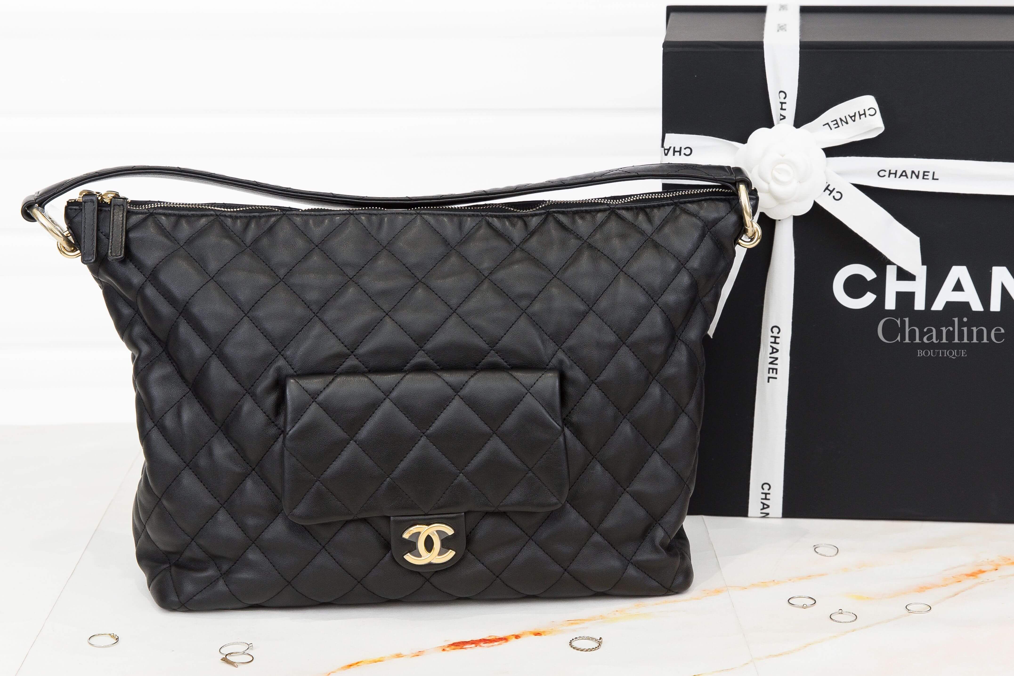Chanel Maxi Hobo Handbag 黑色金CC酒紅內裡特大型小牛皮菱格紋手提肩背包-Charline Boutique 精品代購