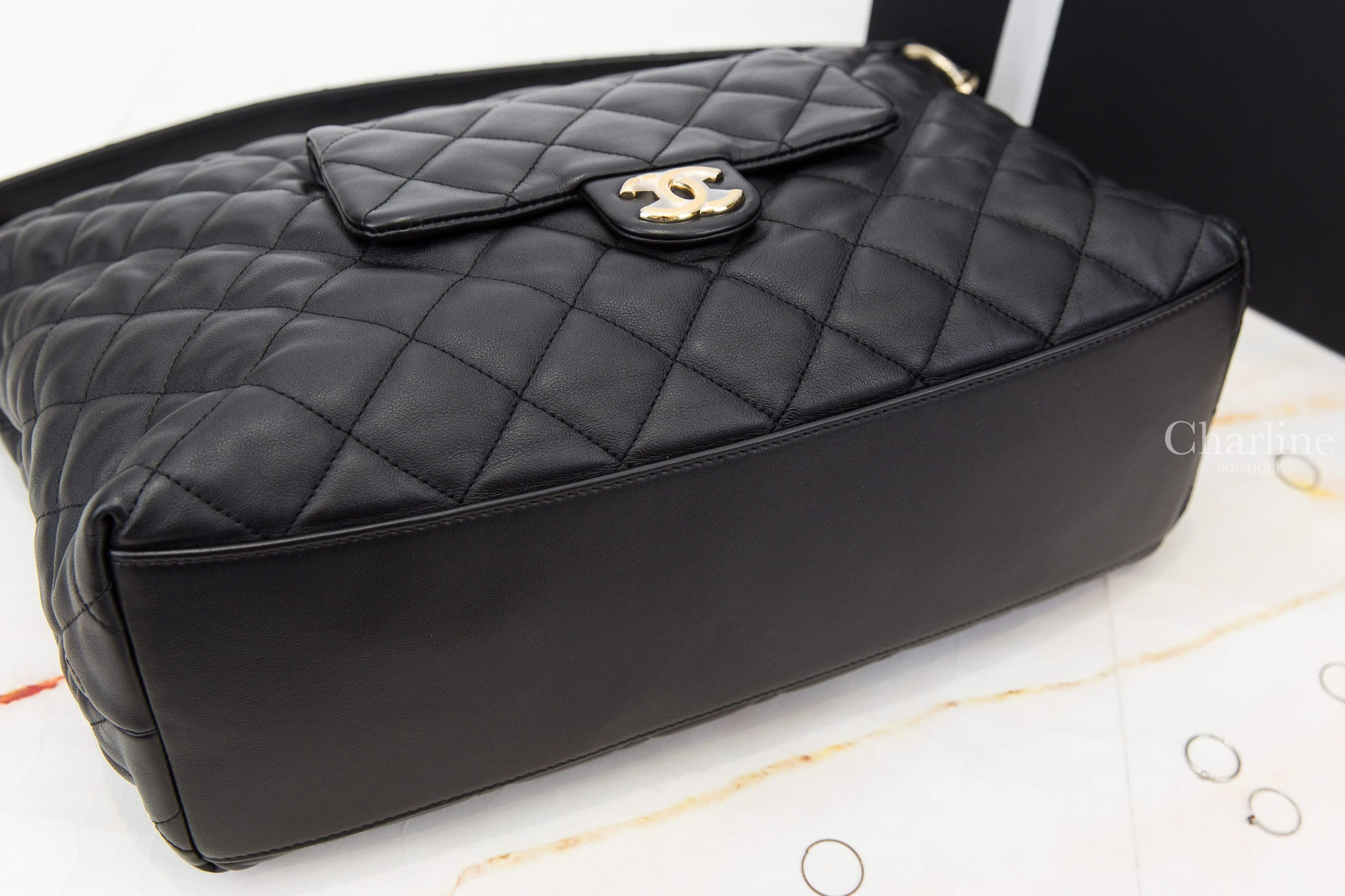 Chanel Maxi Hobo Handbag 黑色金CC酒紅內裡特大型小牛皮菱格紋手提肩背包-Charline Boutique 精品代購