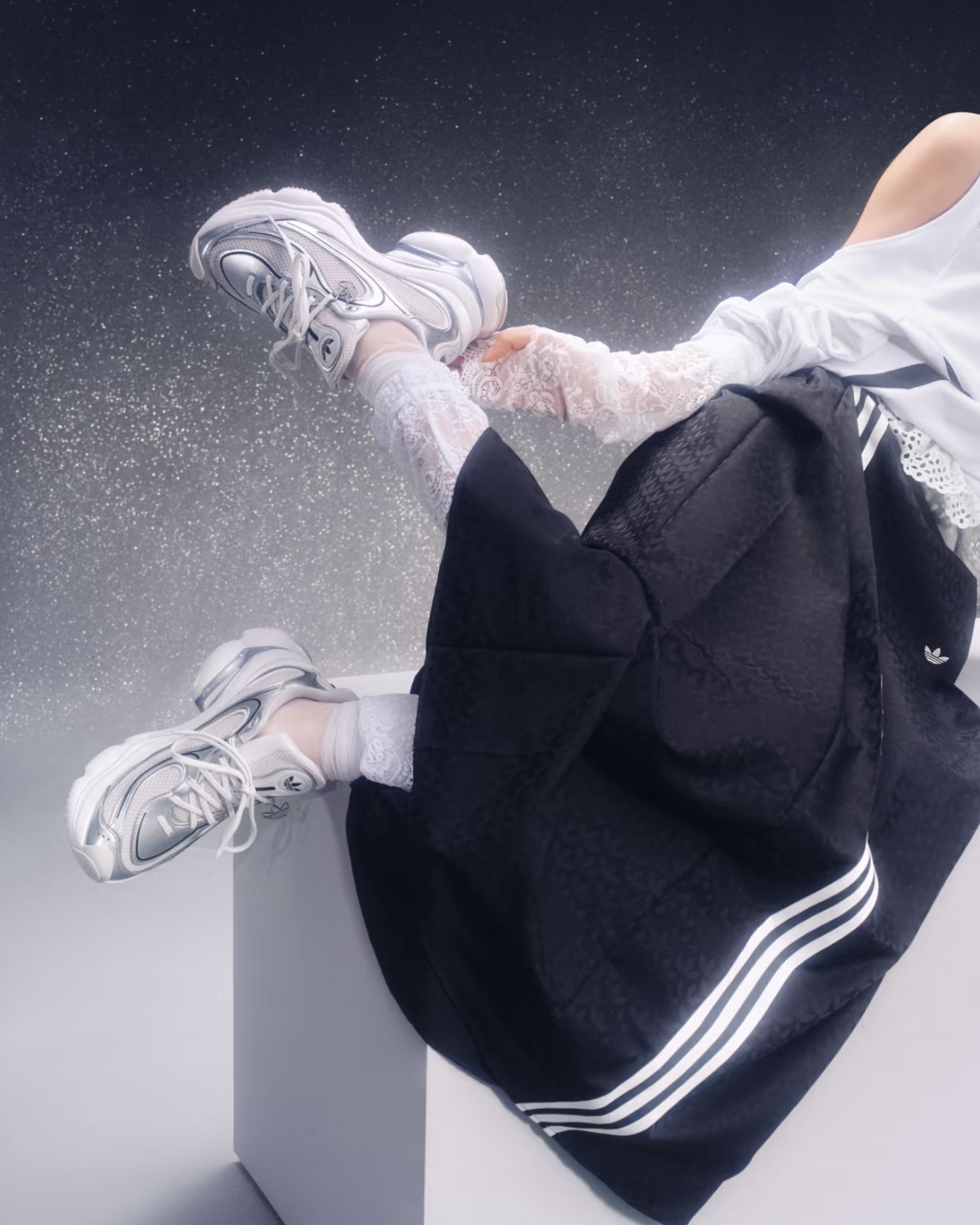 【Focus Store】預購 Adidas Originals Ozvenuz "Silver" 女款 浮蝶鞋 銀色 KI0557