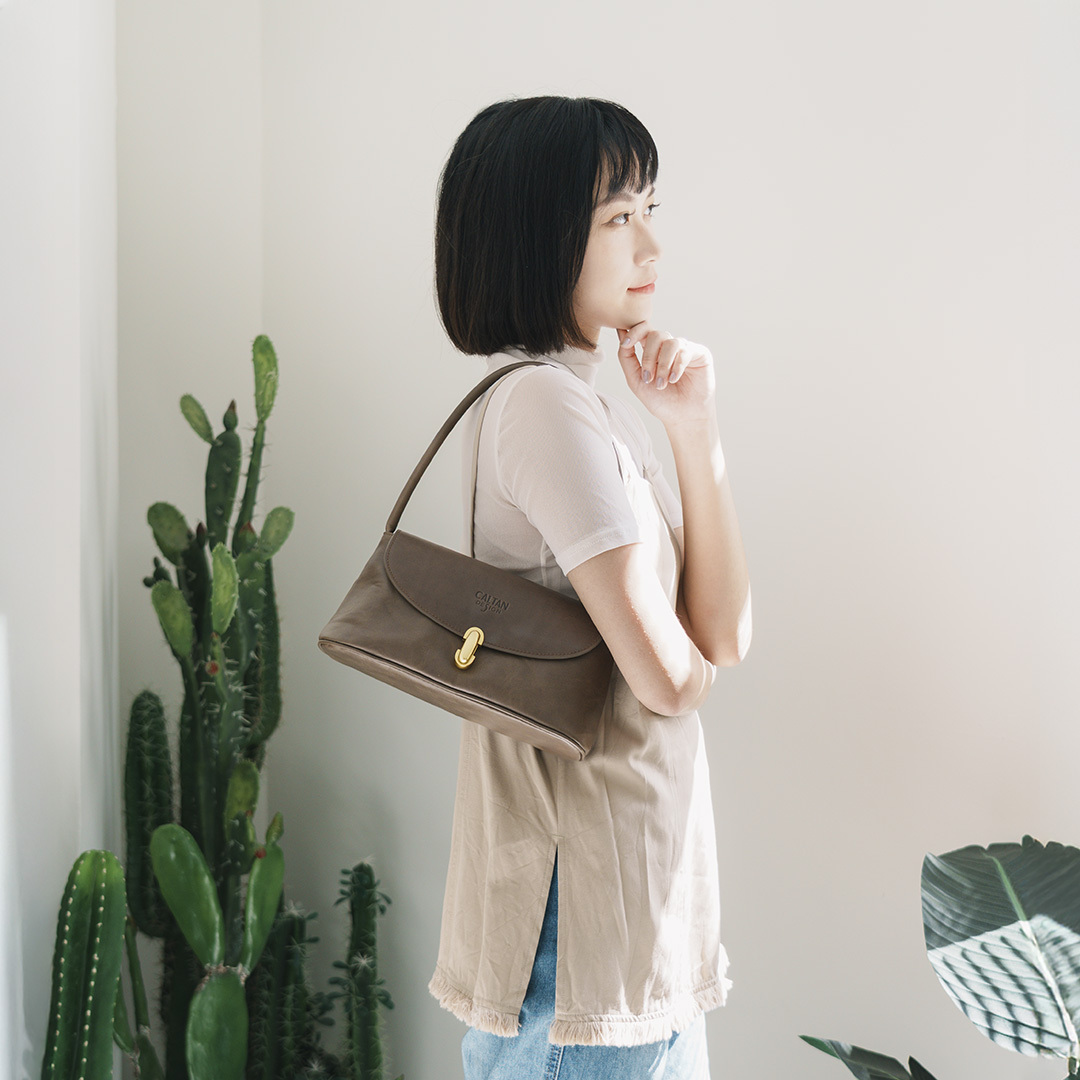 日系OL真皮手拎轉扣包 - 234074htcl