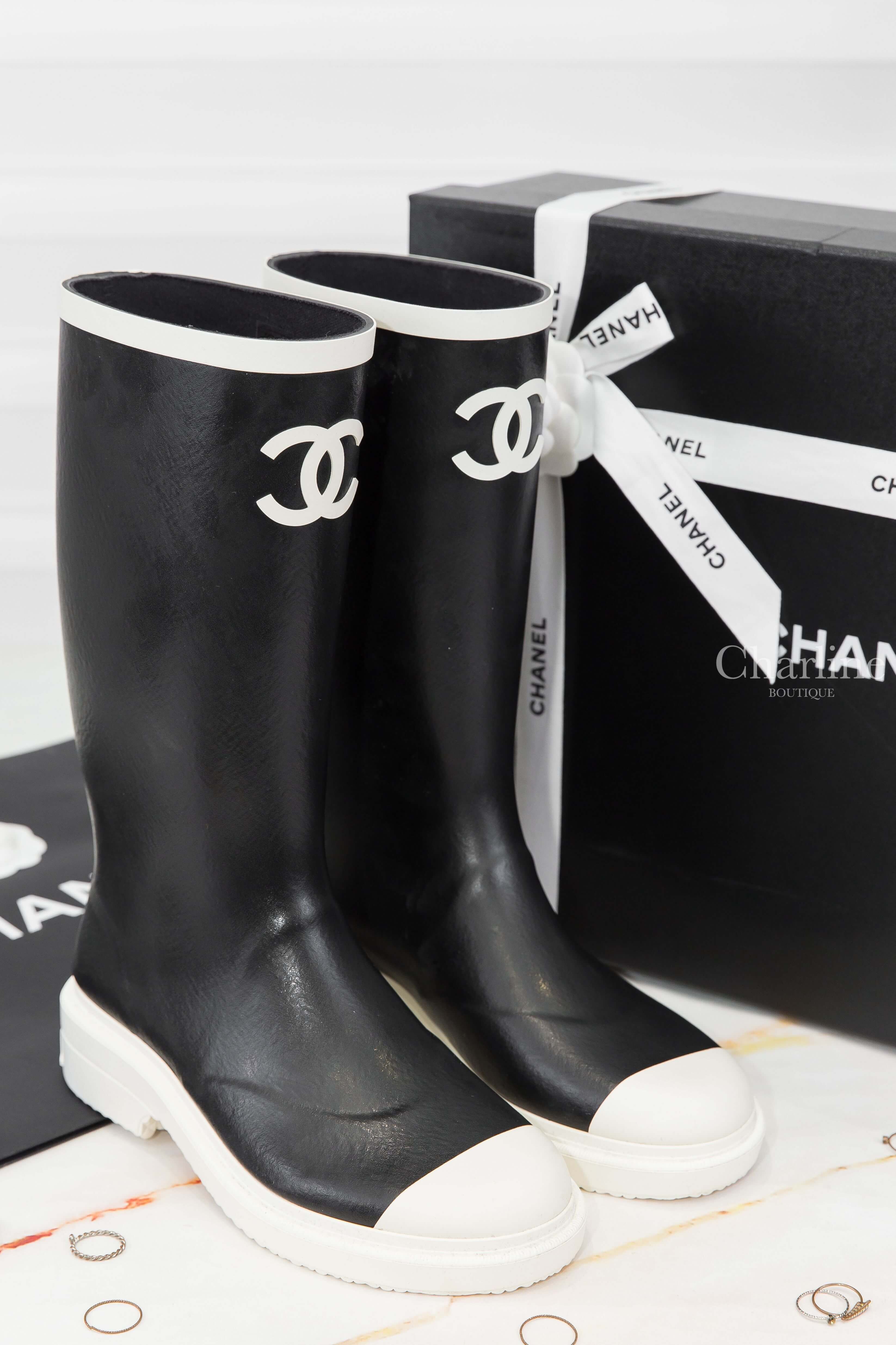 Chanel High Boots 黑色白CC白滾邊後跟字母橡膠雨靴-Charline Boutique 精品代購