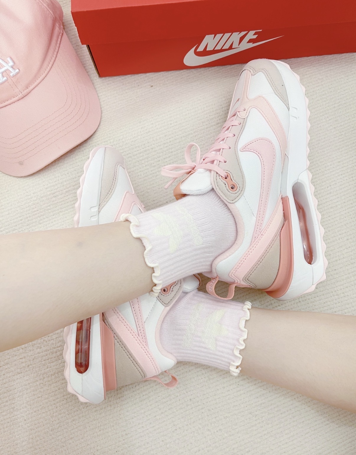 女鞋 NIKE W AIR MAX DAWN 粉白 麂皮 氣墊 緩震 運動 休閒鞋【DR7875-100】