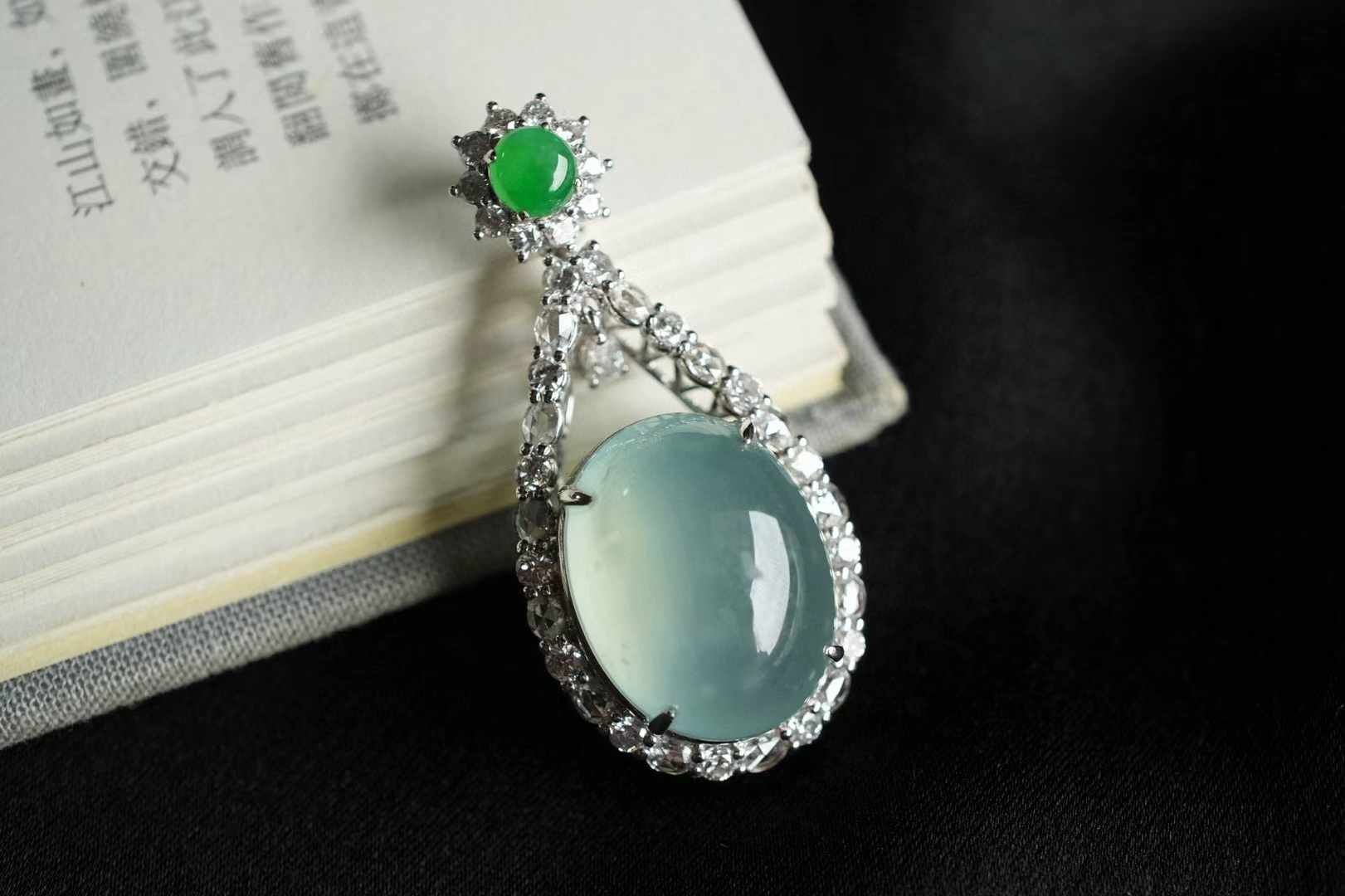 116844 翡翠厚裝冰晴綠蛋面吊墜