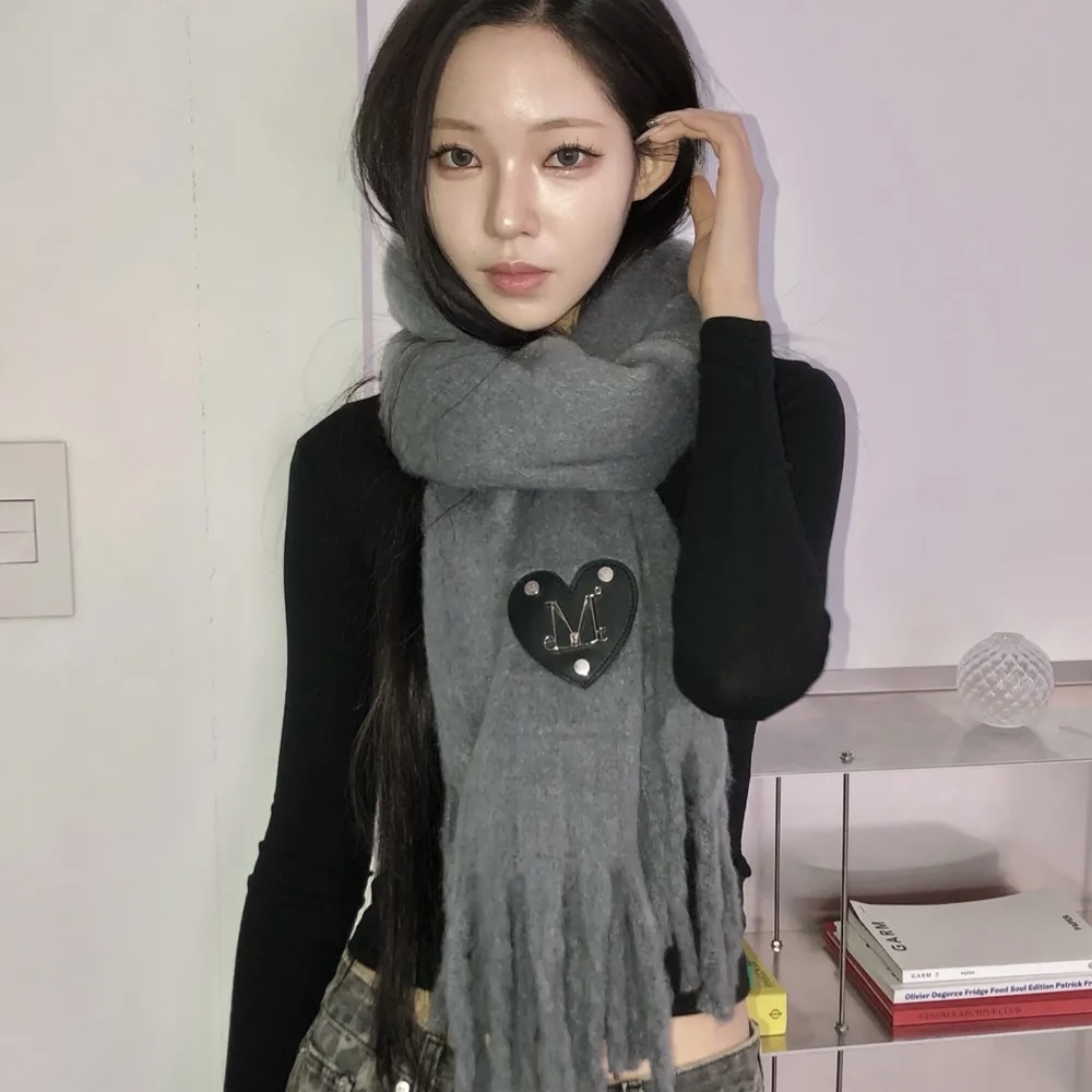 MUCENT LAMOR METAL LOGO HEART 愛心 立體金屬標圍巾 秋冬 保暖單品 配件 裝飾 韓國代購