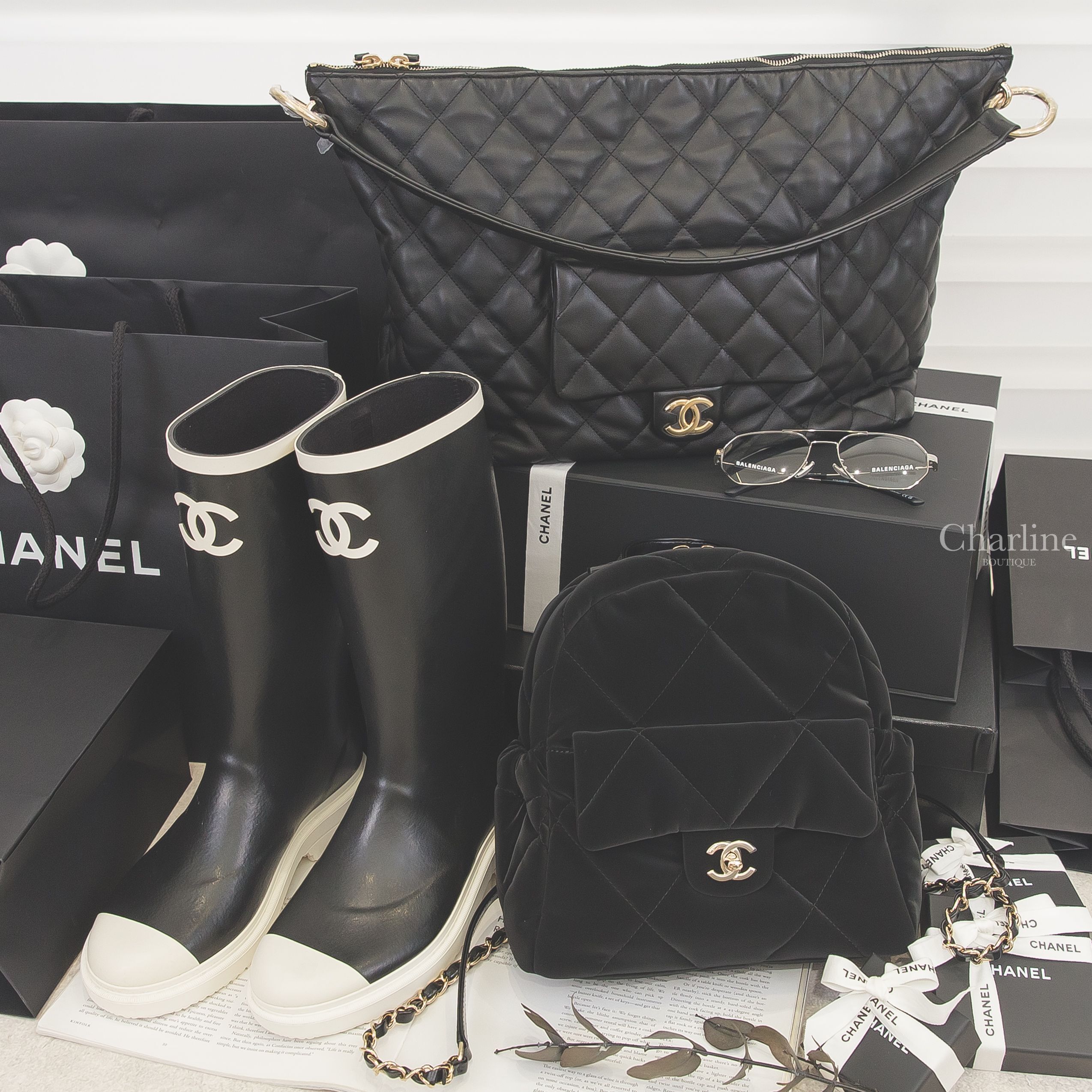 Balenciaga 銀色飛行員邊框側邊橡膠方塊平光眼鏡,Chanel 黑色白CC白滾邊橡膠雨靴,Chanel 黑色金CC絲絨大菱格紋手提後背包,Chanel 黑色金CC酒紅內裡特大型牛皮菱格紋手提肩背包-Charline Boutique 精品代購