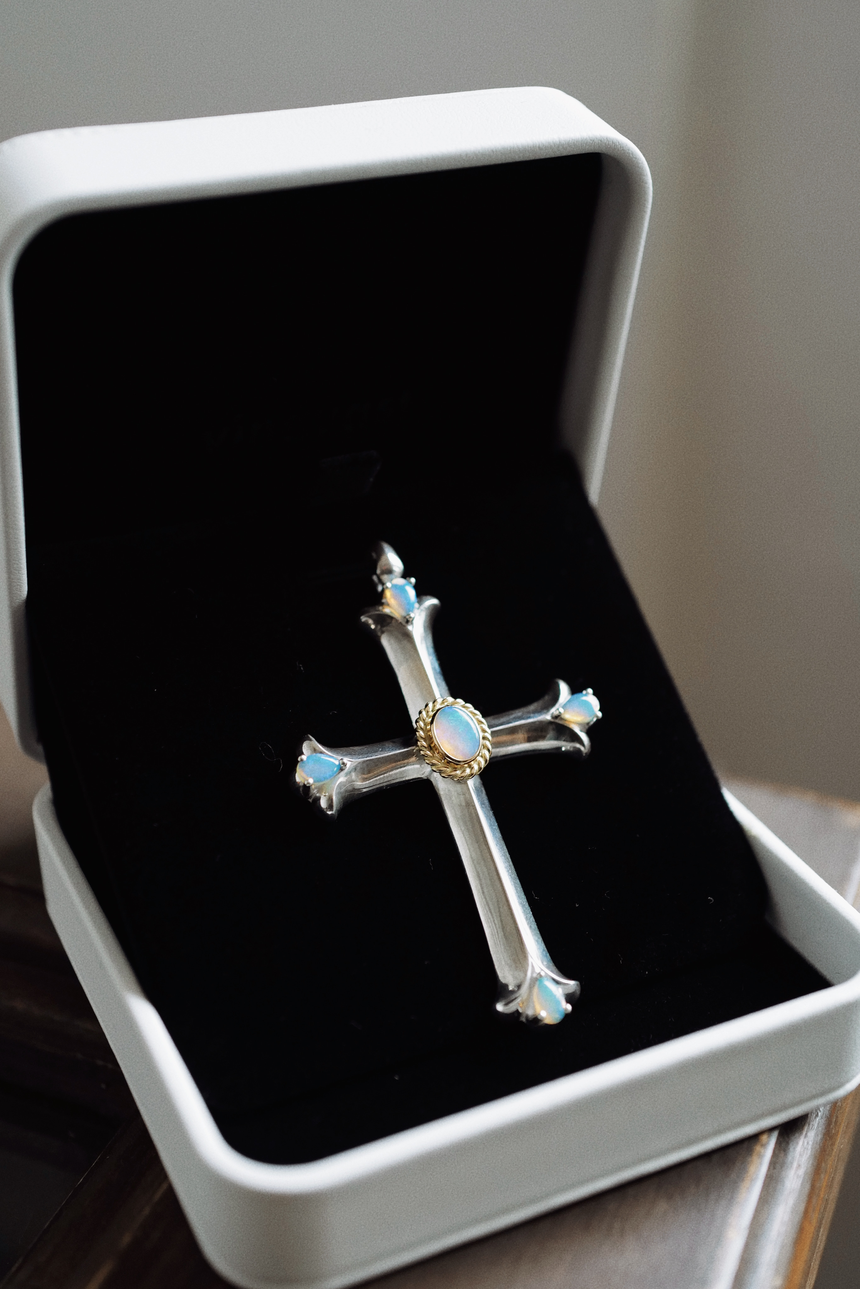 K18金繩High Grade蛋白石/水滴型High Grade蛋白石*4 十字架＊