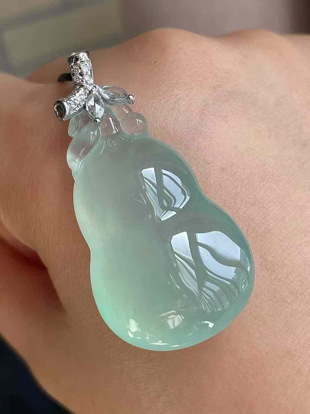 1165546 翡翠高冰葫蘆吊墜