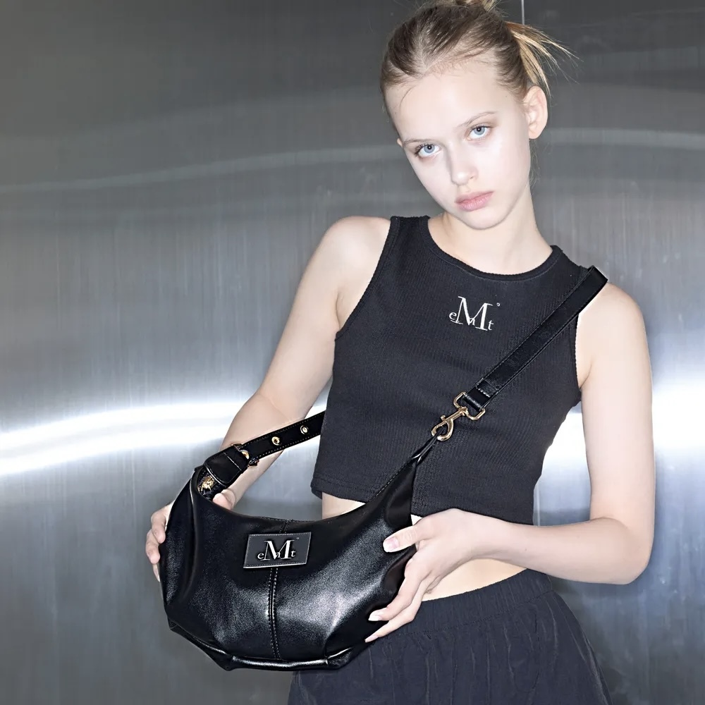 MUCENT 半月 迷你斜背包 全黑 包包 中性 韓國代購