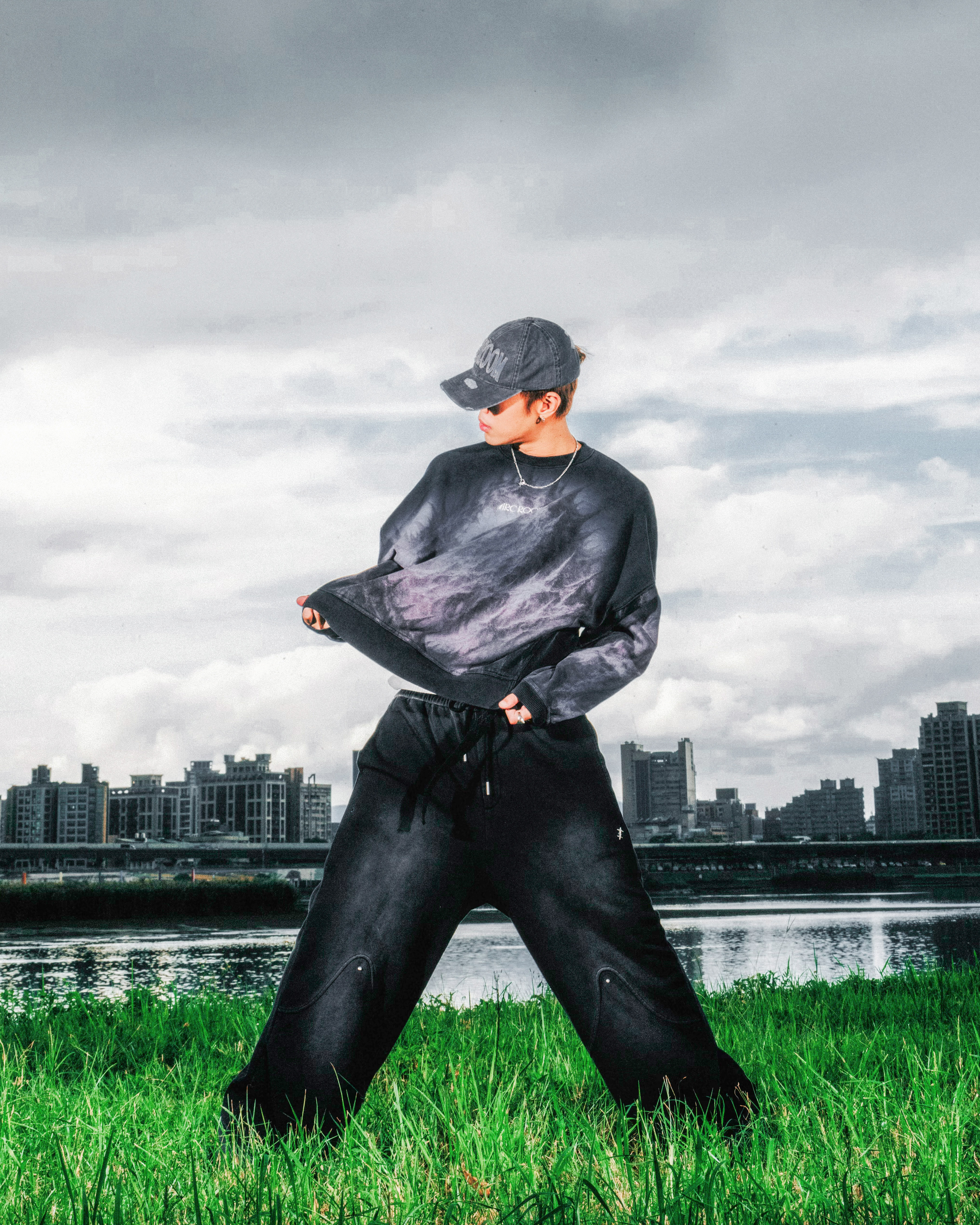 THORN WASHED LOGO CREWNECK - WASHED BLACK