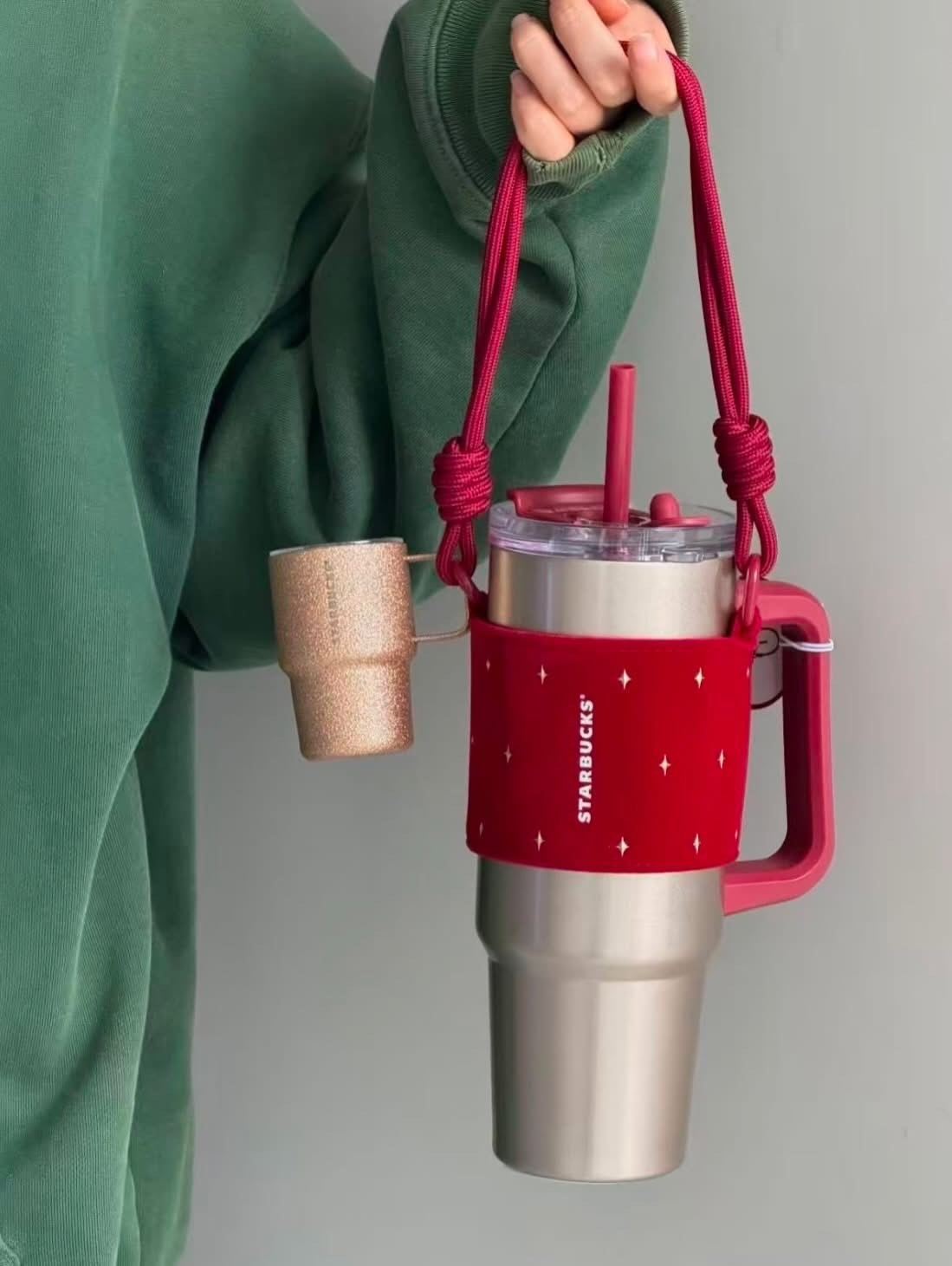 【Luxury】現貨 星巴克 starbucks 聖誕限定 🎄 買一送一 ❤️💛 雙飲口不鏽鋼保溫杯 900ML 手拿杯 直飲壺 水壺