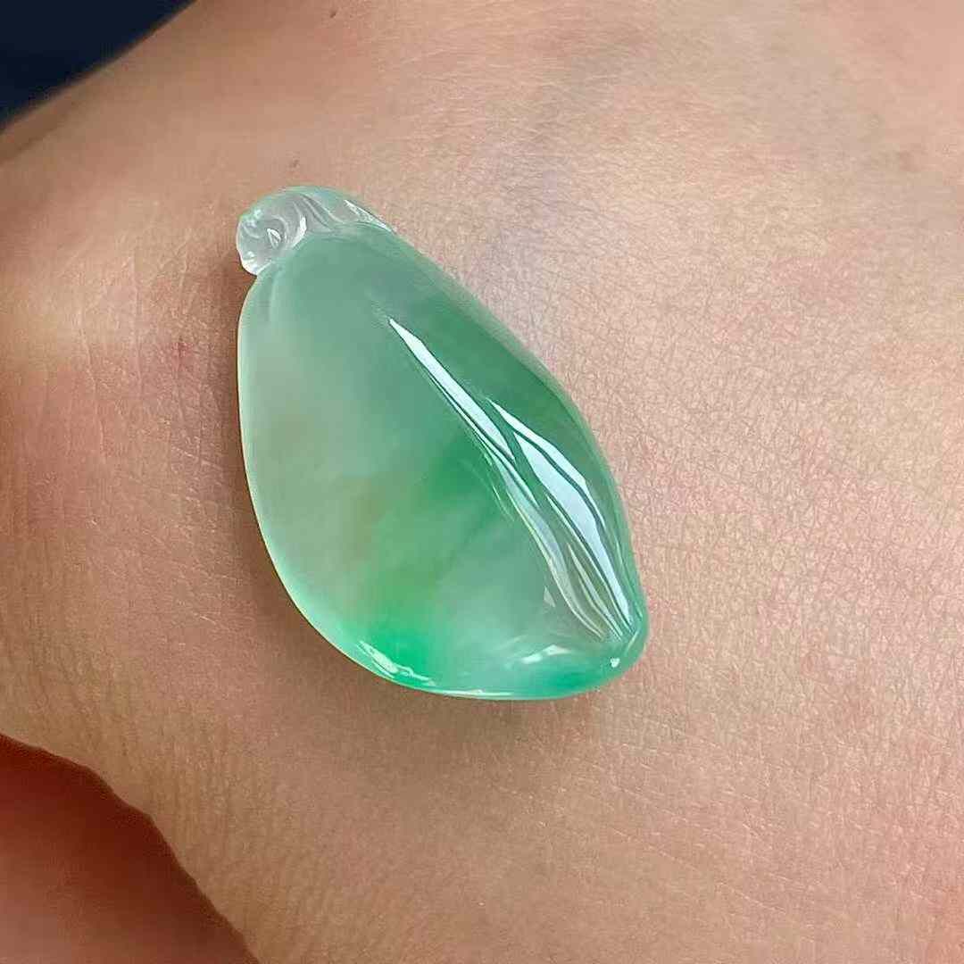 1165549 翡翠高冰飄綠福瓜吊墜