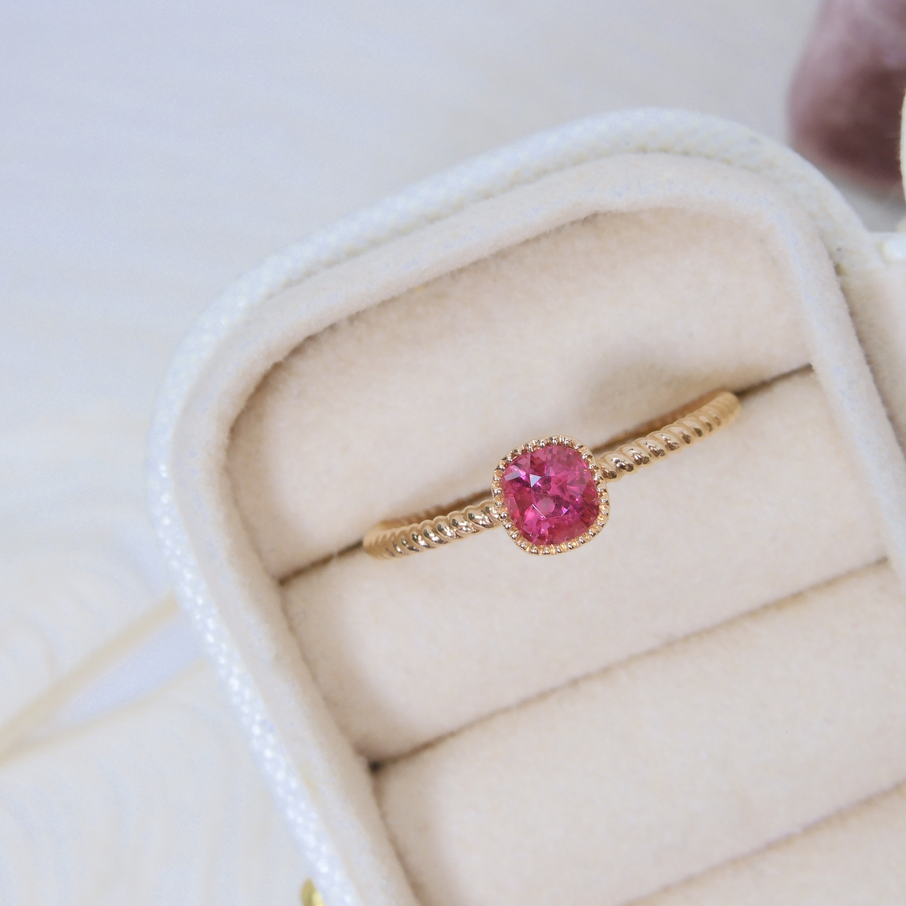 18K Gold 0.47ct Spinel Ring