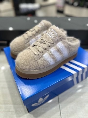 【Luxury】Adidas mule 愛迪達三葉草穆勒鞋 一腳蹬麵包鞋 毛毛靴 厚底增高棉鞋 JR6159 JR6163 泰迪熊配色 QQ毛 毛毛鞋