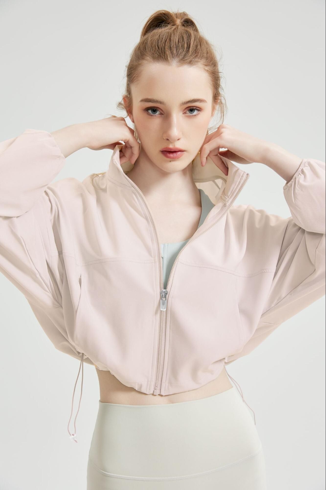 防曬外套怎麼選？掌握 UPF 50+、涼感、輕薄、顯瘦 4 大原則