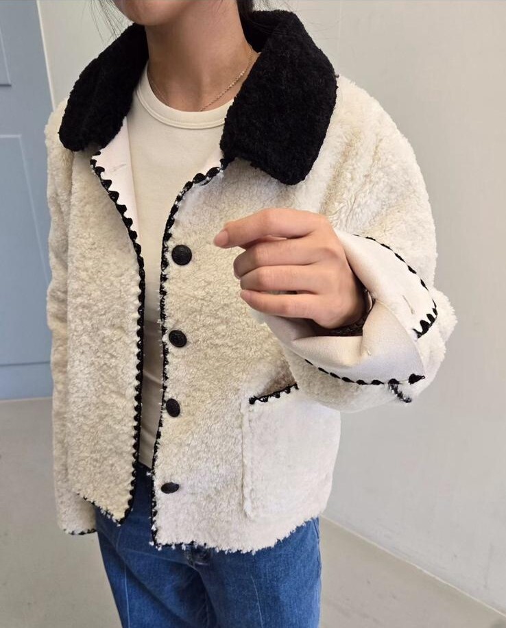 CR28 韓風反領毛毛縷    胸 43 長 22  原價  $899  校長價