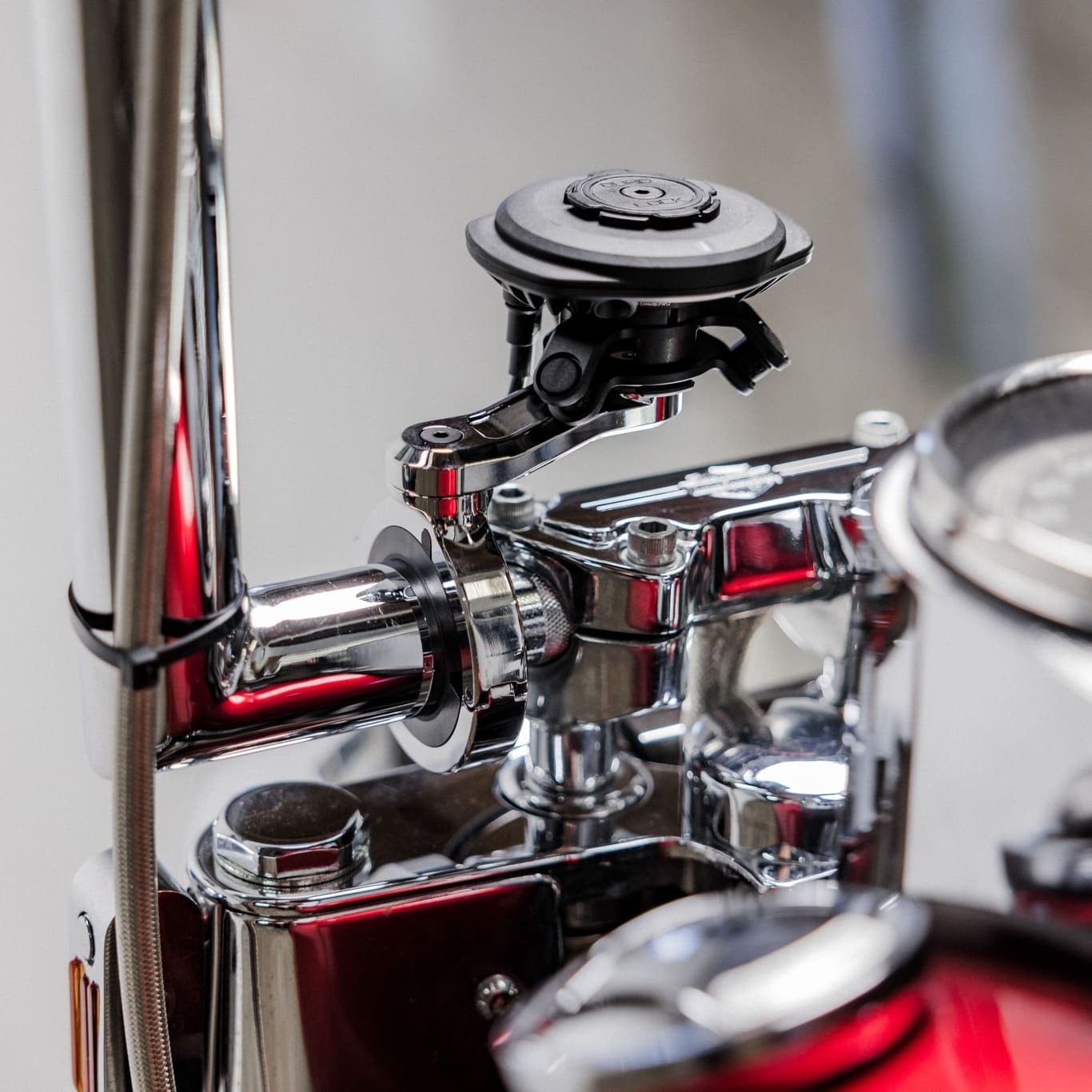 Quad Lock 機車把手連結座PRO大管徑電鍍版