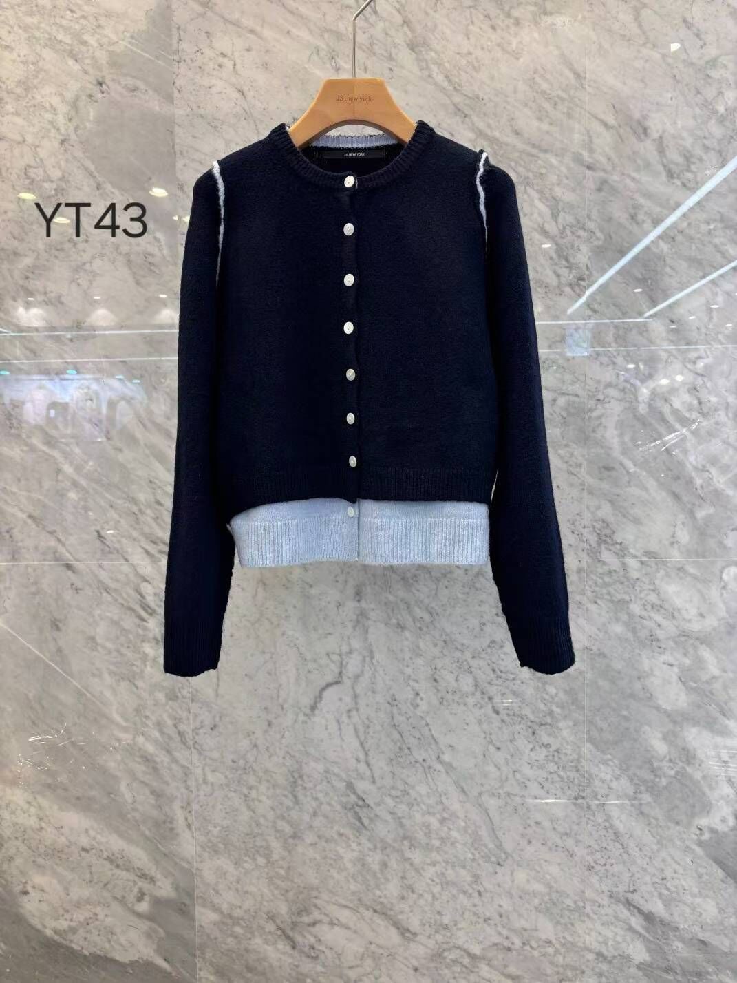 JN5209 撞色假兩件排扣馬甲長袖上衣