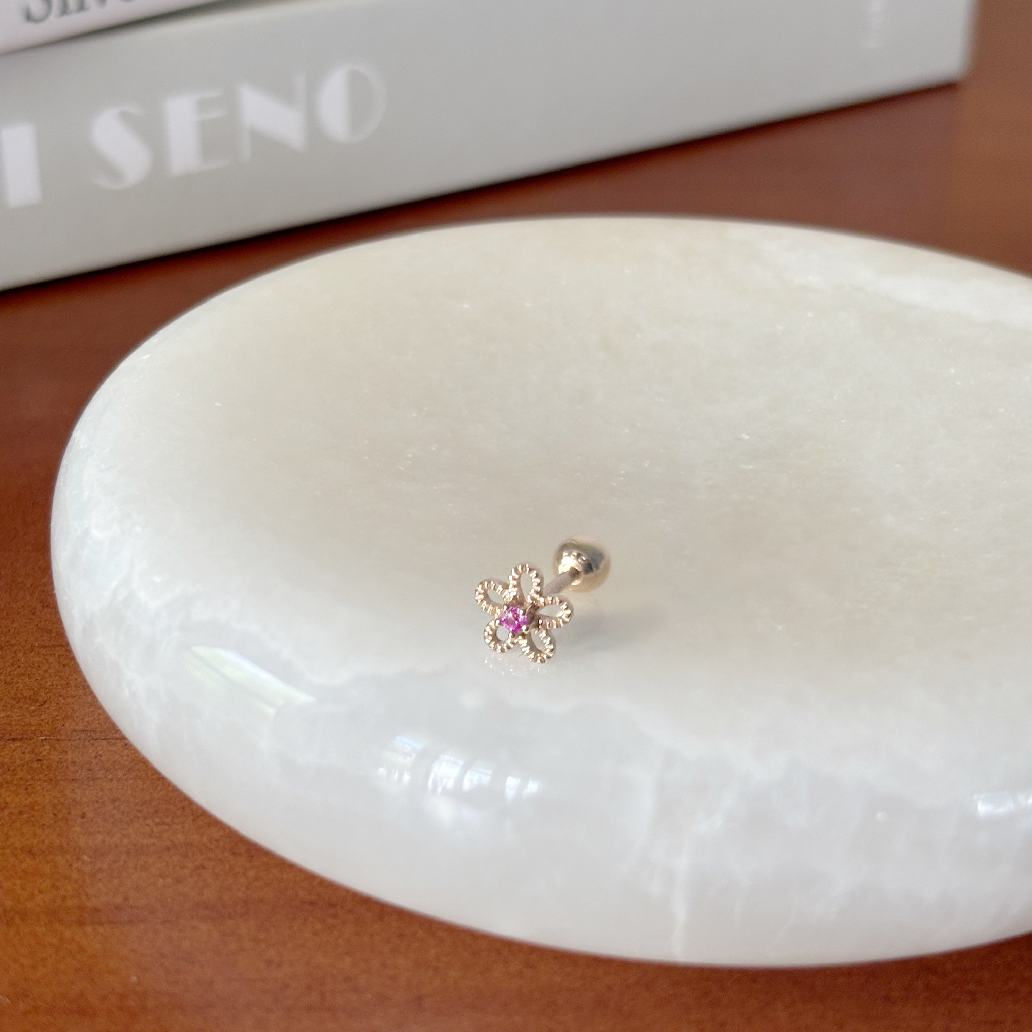 14K簍空花花粉色藍寶轉珠耳環