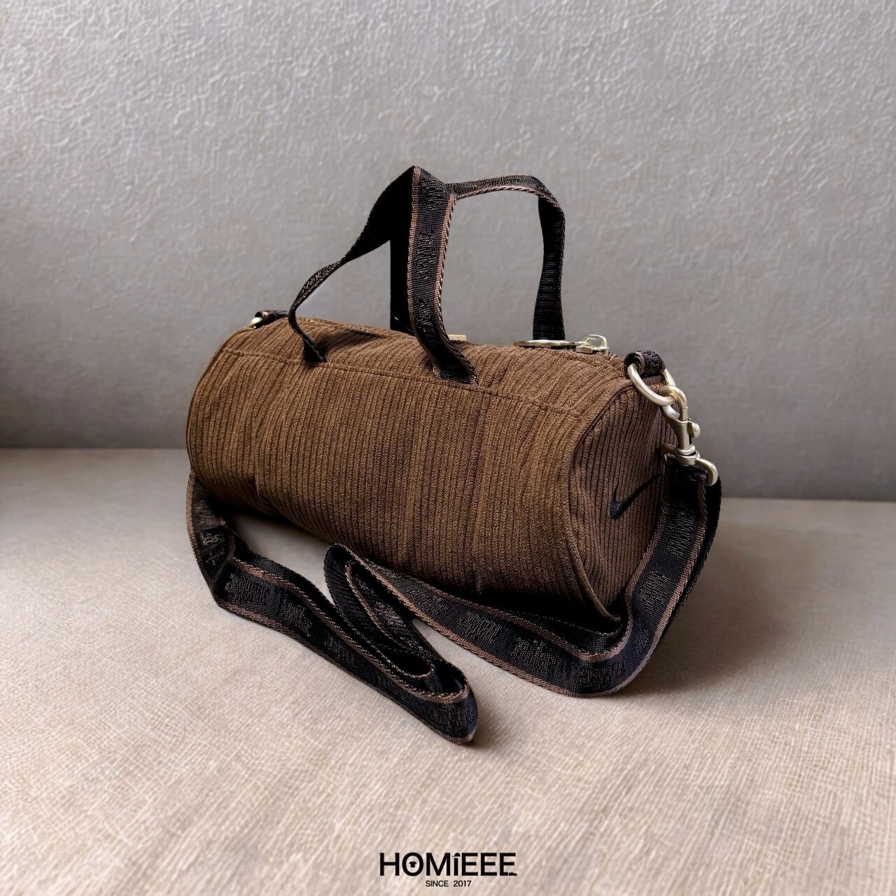 Nike Sportswear Clash 斜背包 手提 圓筒 燈芯绒 棕色 [HQ4106-265]