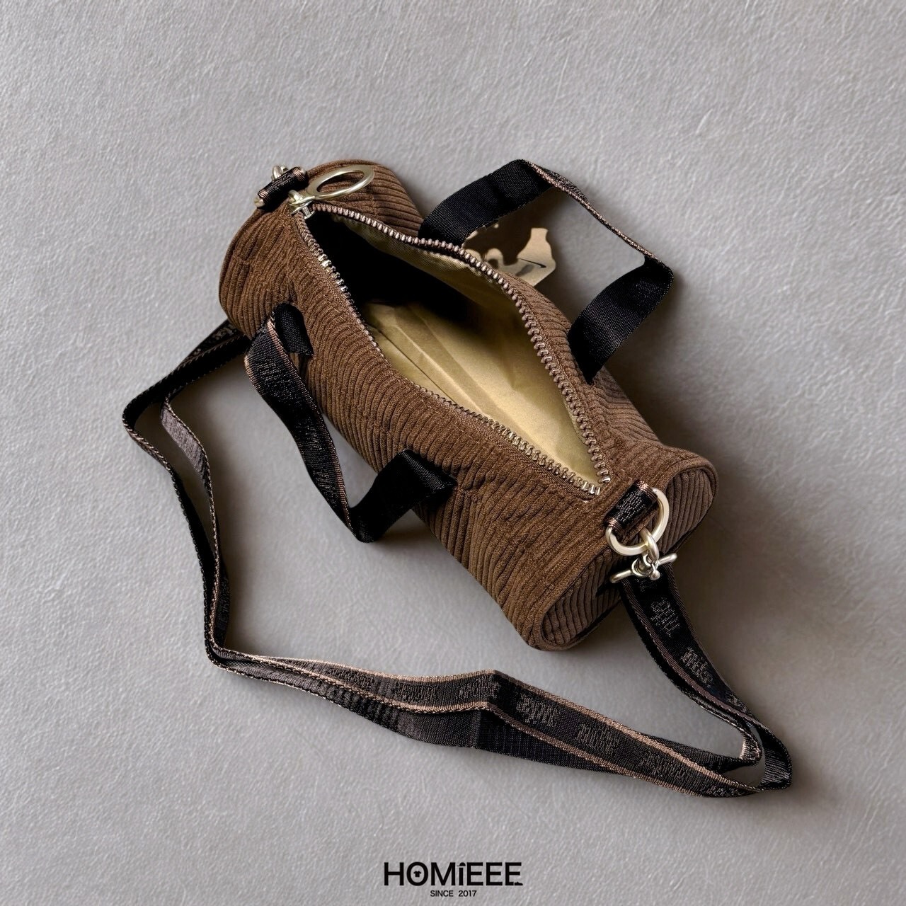 Nike Sportswear Clash 斜背包 手提 圓筒 燈芯绒 棕色 [HQ4106-265]