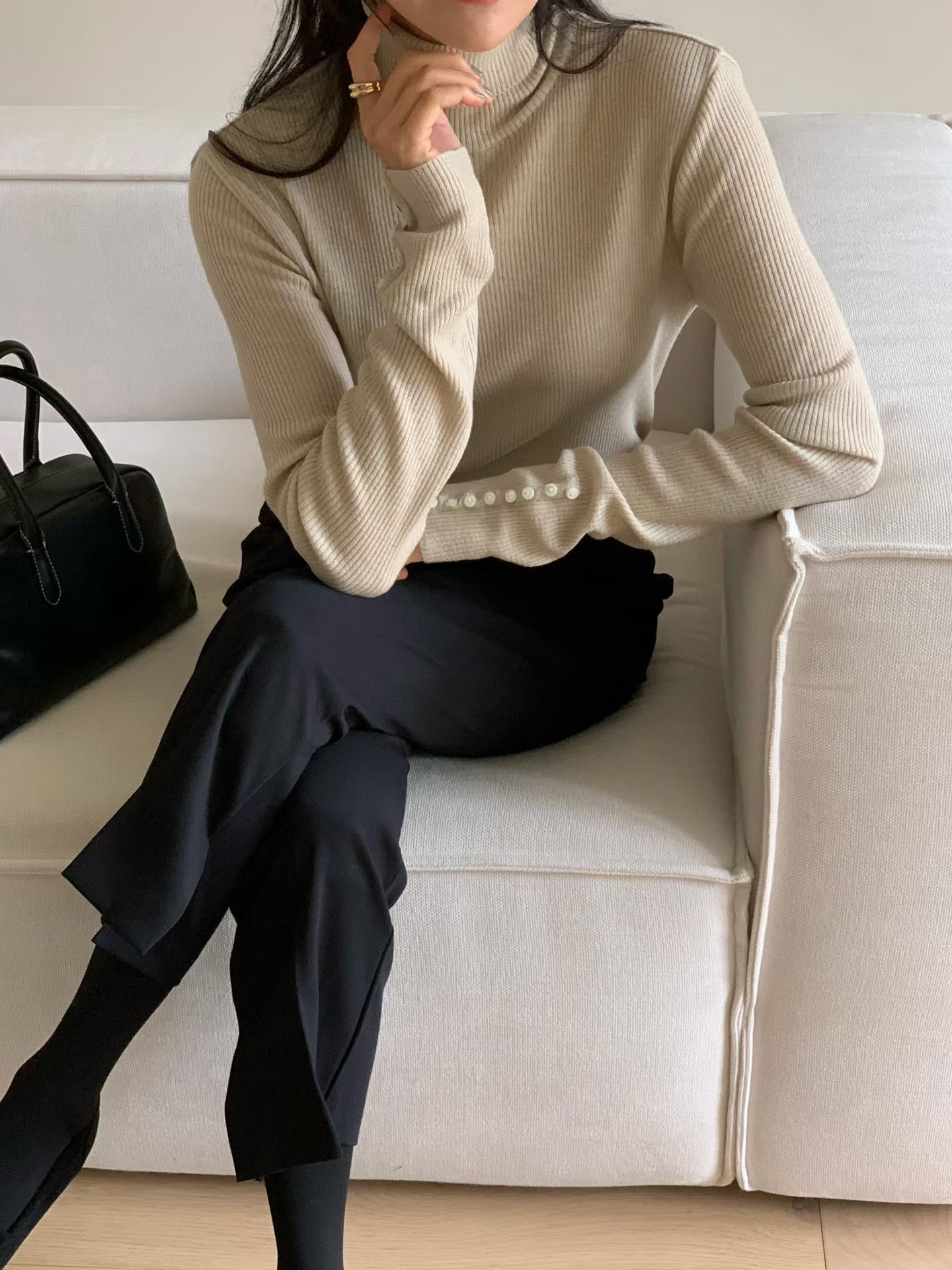 #228N613 小巧思的･貝殼光排鈕手袖羊毛高領上衣