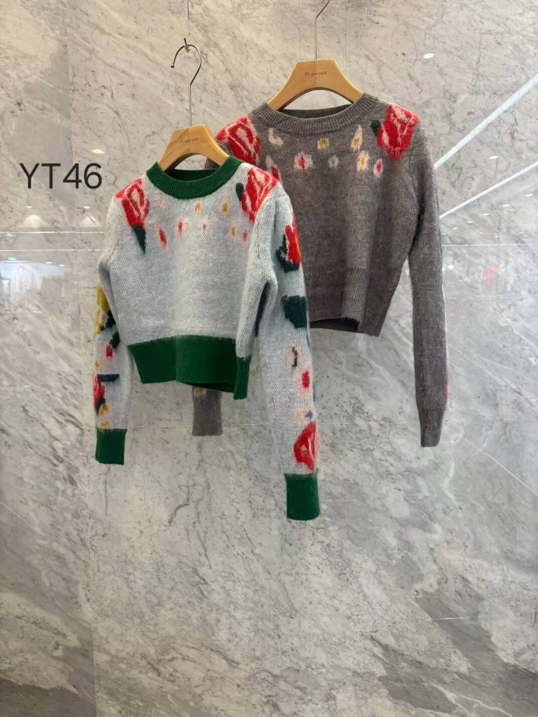 JN5224 聖誕花花圓領短版上衣