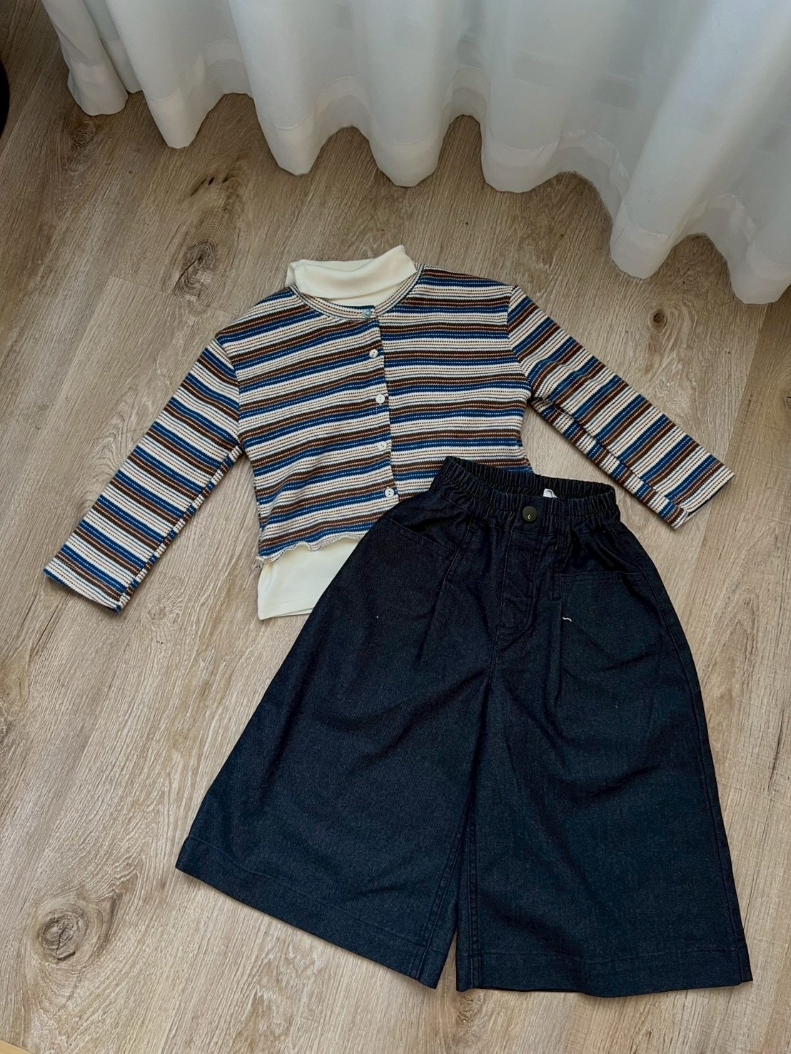 A03608條紋薄絨針織衫