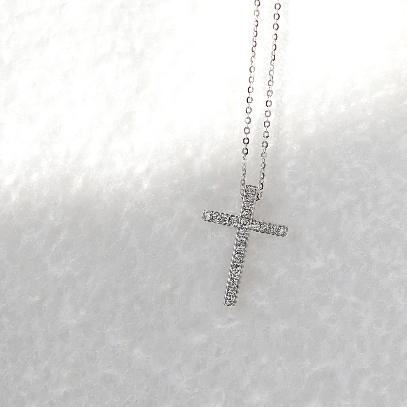 永恆銘光  — 28分十字架鑽石項鍊