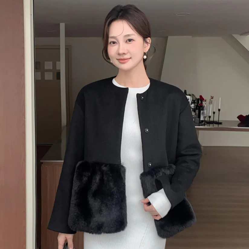 經典黑下擺拼接皮草造型圓領排釦外套-F (Elegant & Love)