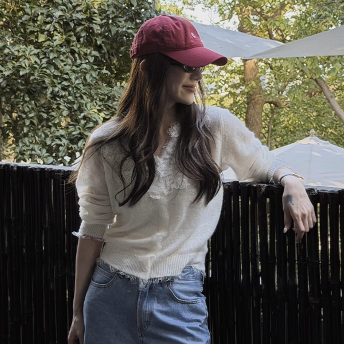 同色系蕾絲拼接排釦V領上衣罩衫-S-L / 2色 (Elegant & Love)