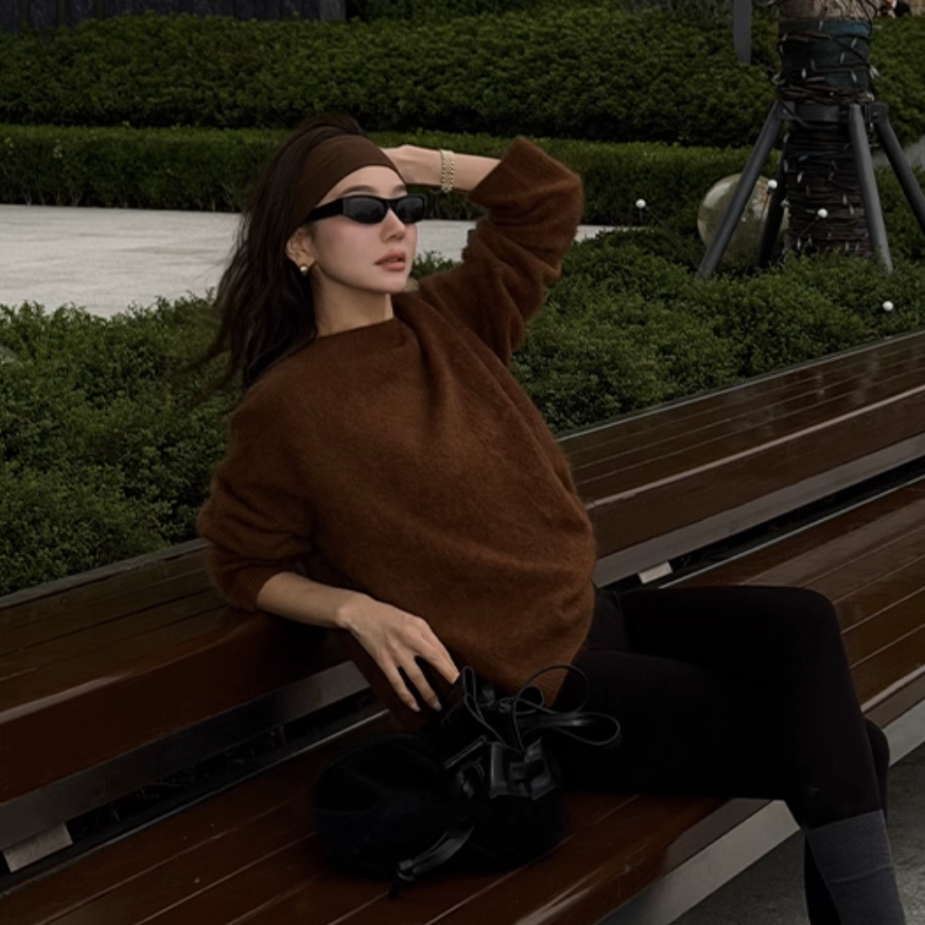 顯白巧克力色圓領針織上衣毛衣-S-L (Elegant & Love)